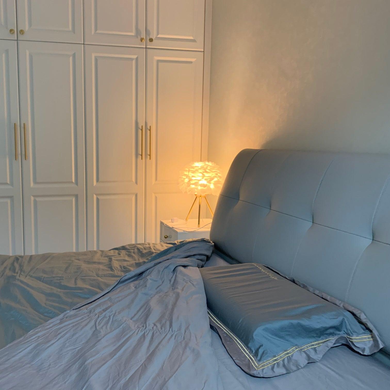 Nilo Feather Feminine Table Lamp - Letslighting