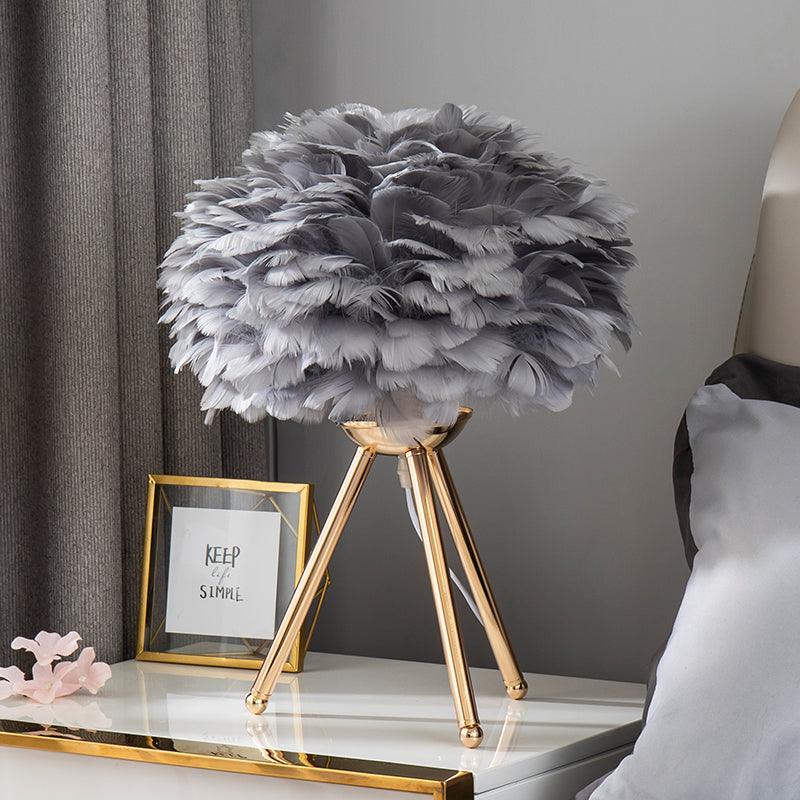 Nilo Feather Feminine Table Lamp - Letslighting