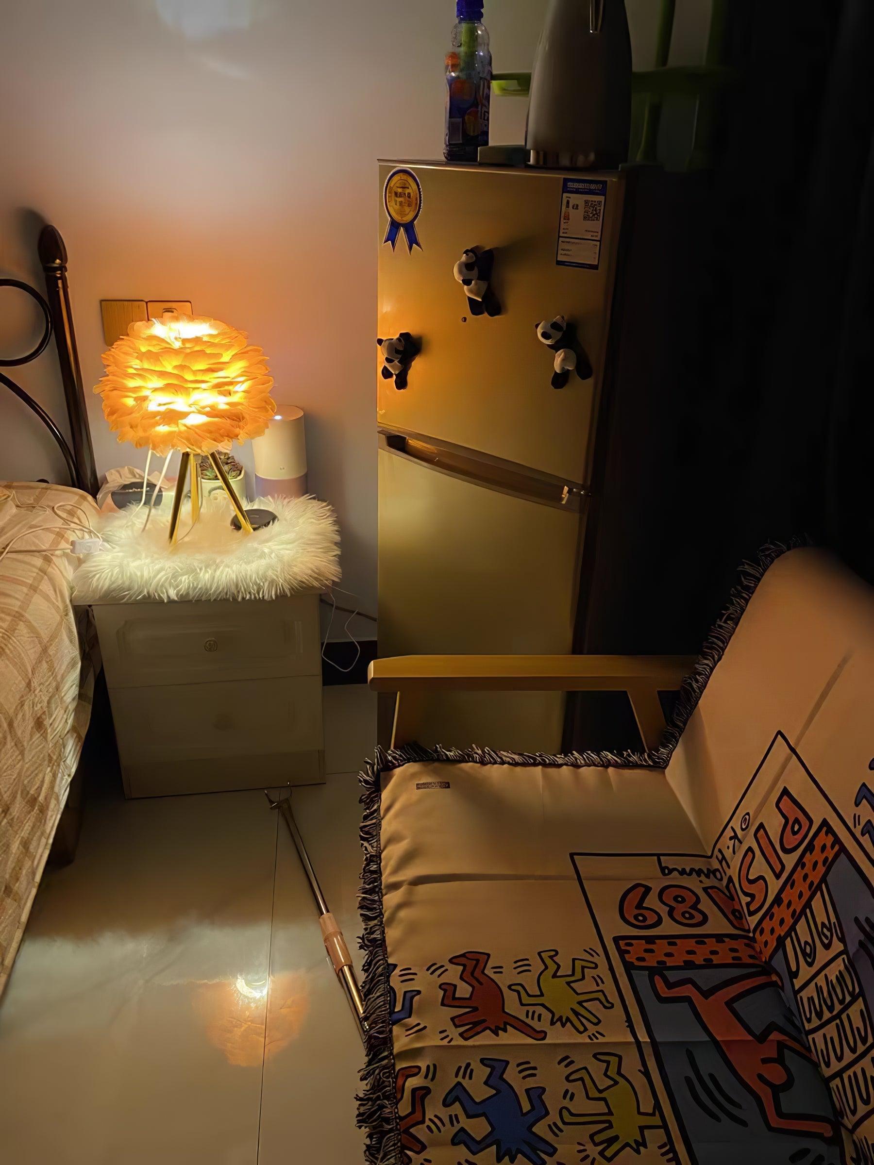 Nilo Feather Feminine Table Lamp - Letslighting