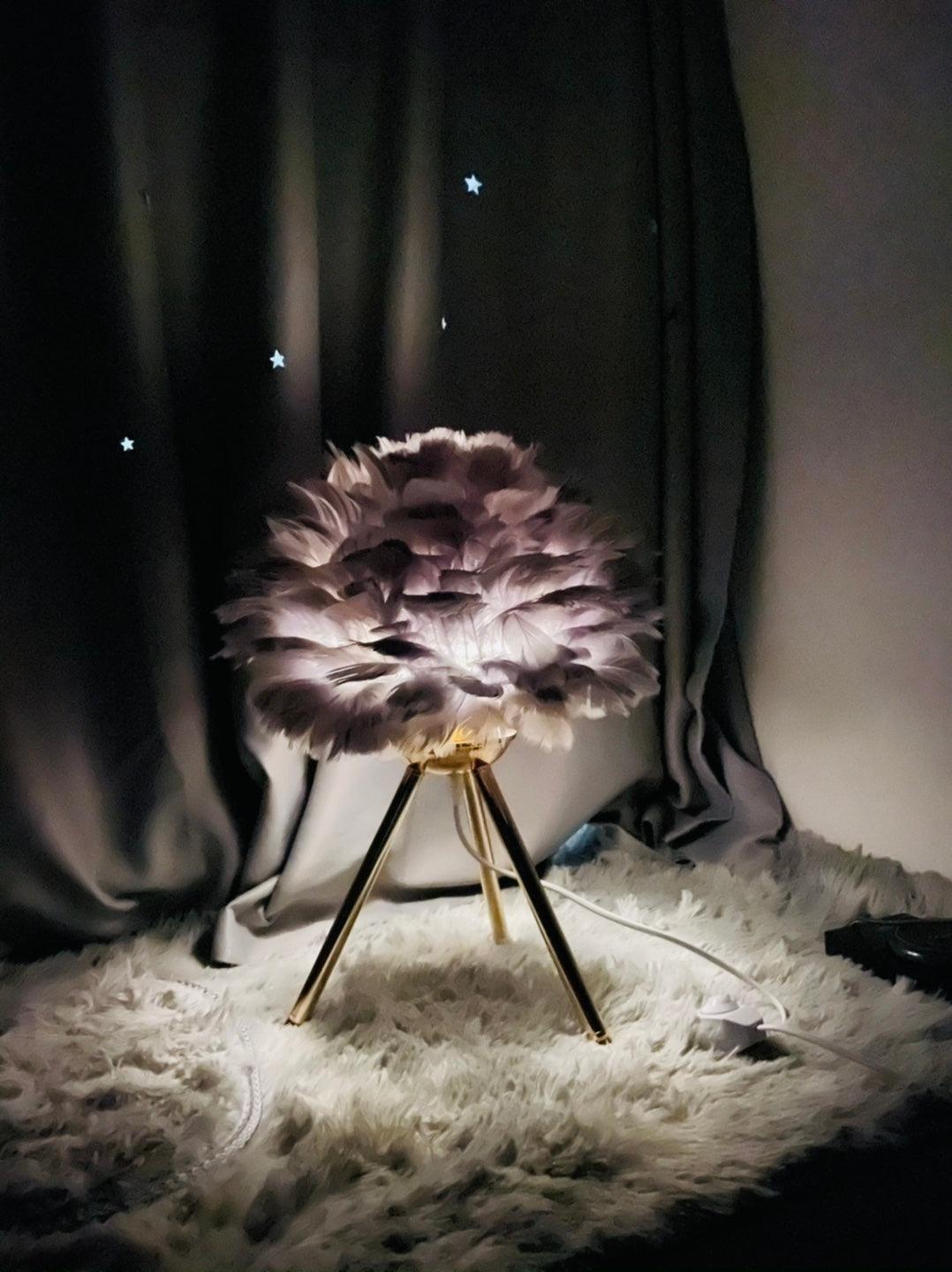 Nilo Feather Feminine Table Lamp - Letslighting