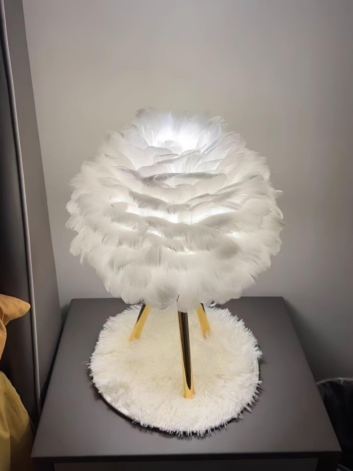 Nilo Feather Feminine Table Lamp - Letslighting