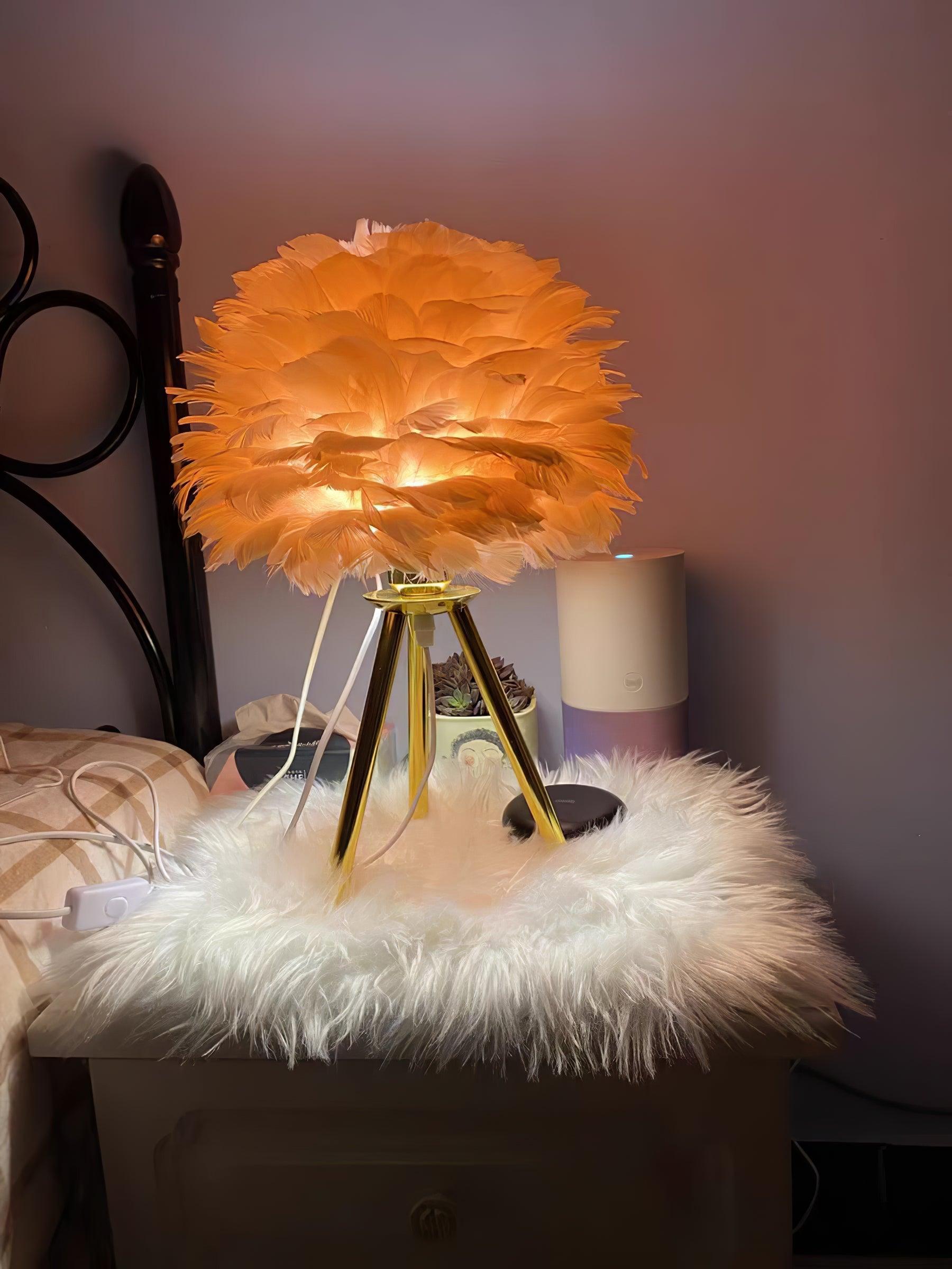 Nilo Feather Feminine Table Lamp - Letslighting