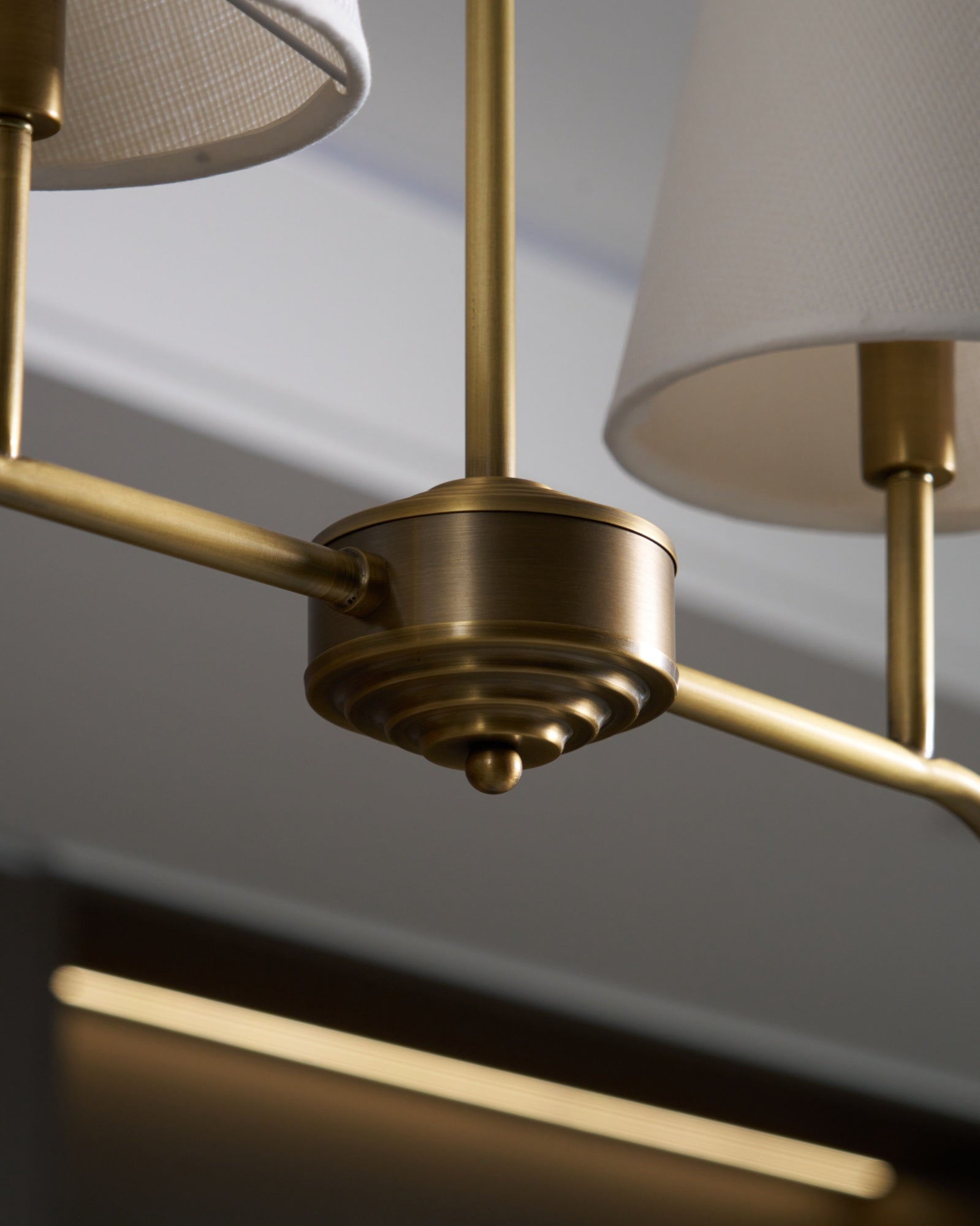Lustra Chandelier Brass Curved Beige Linear - Letslighting