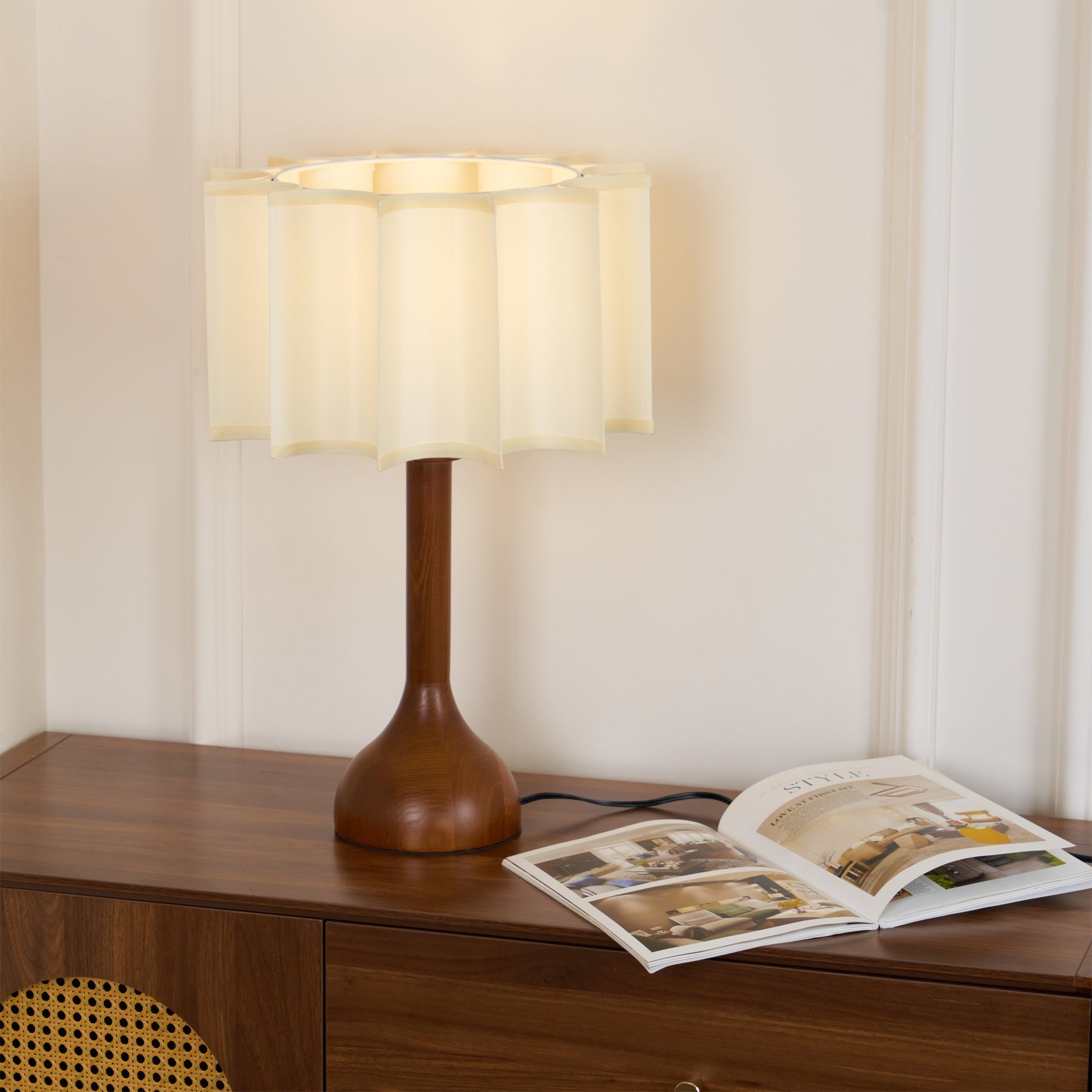 Solstise Wood Fabric Retro Table Lamp - Letslighting