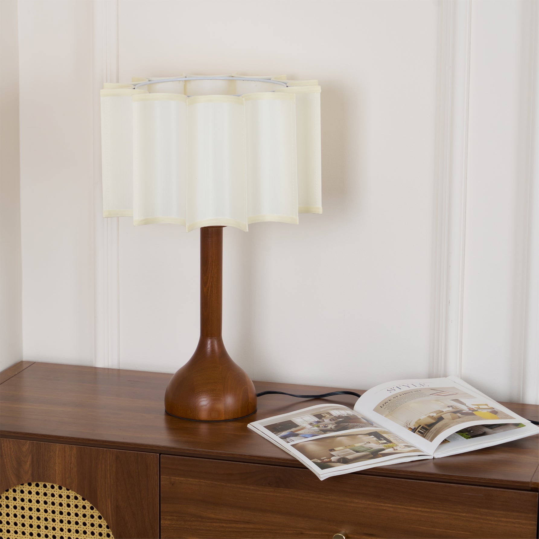 Solstise Wood Fabric Retro Table Lamp - Letslighting