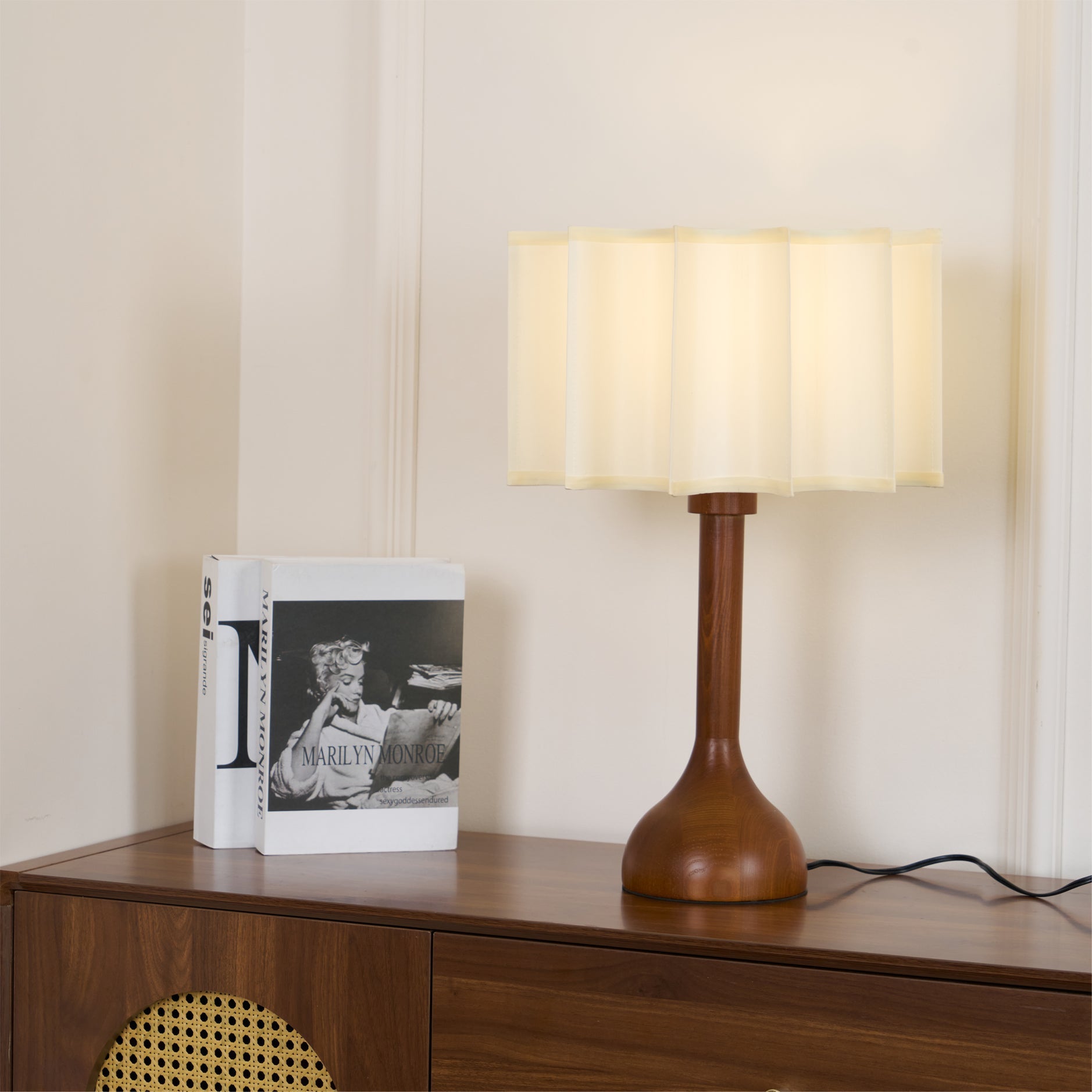 Solstise Wood Fabric Retro Table Lamp - Letslighting