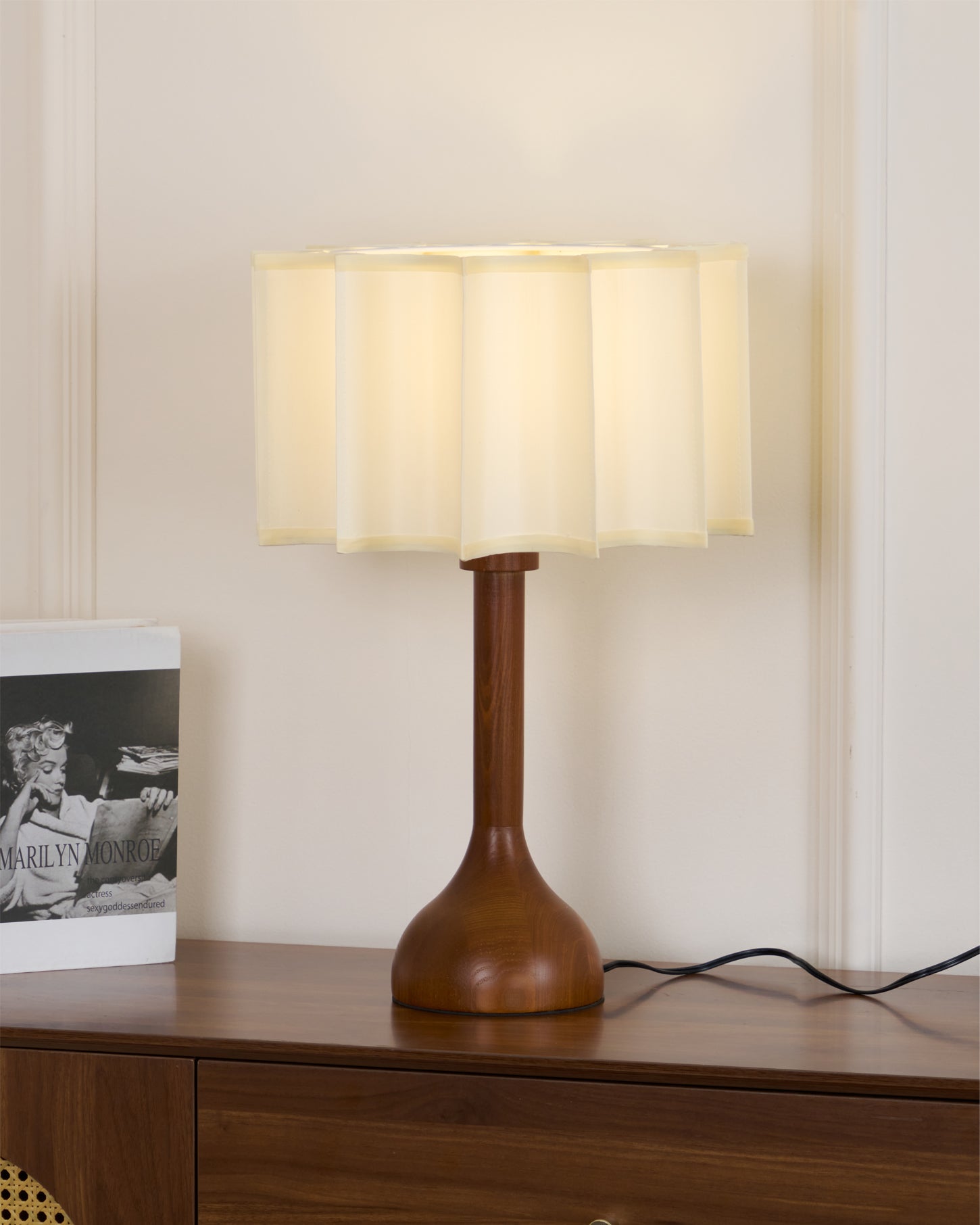 Solstise Wood Fabric Retro Table Lamp - Letslighting