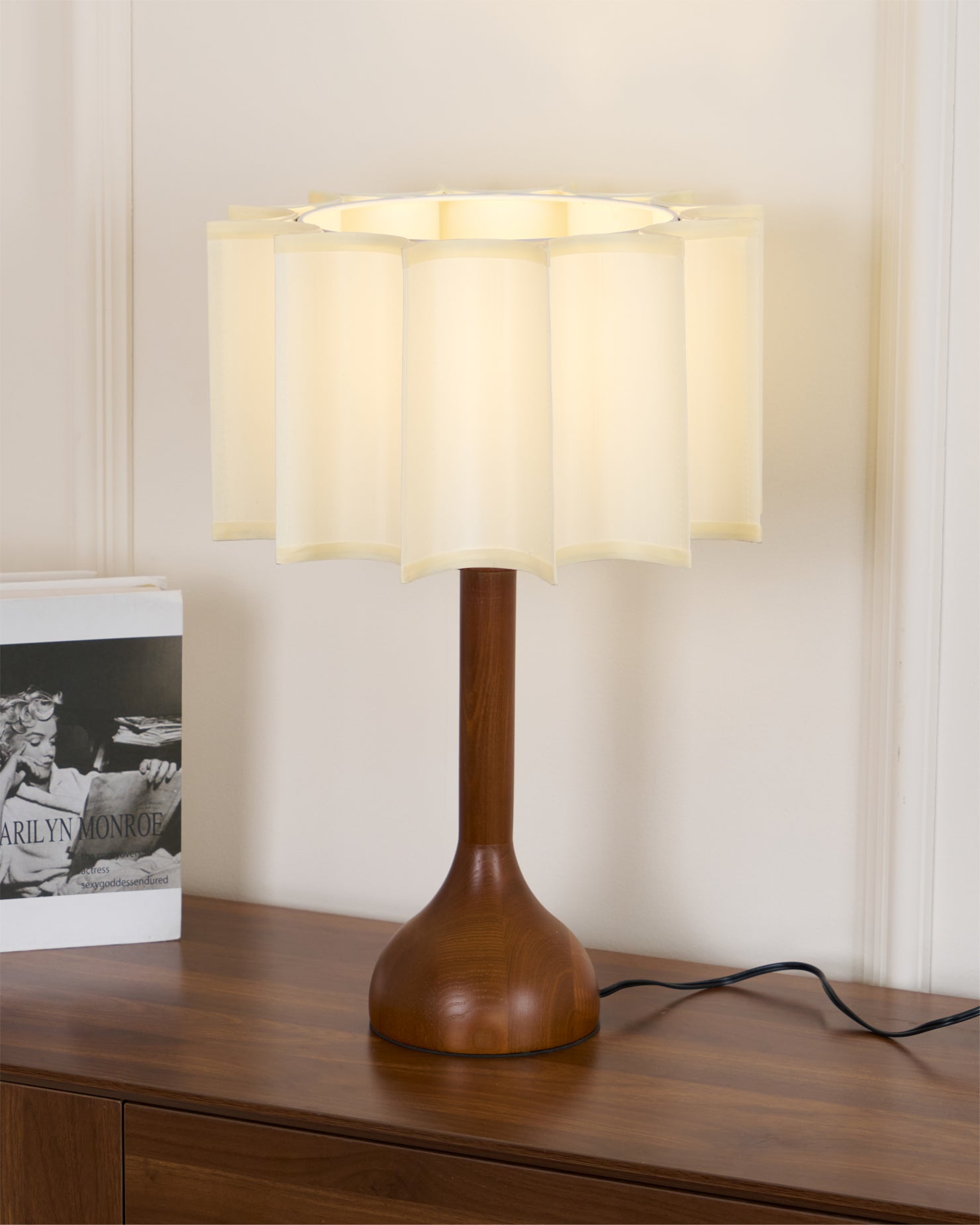 Solstise Wood Fabric Retro Table Lamp - Letslighting