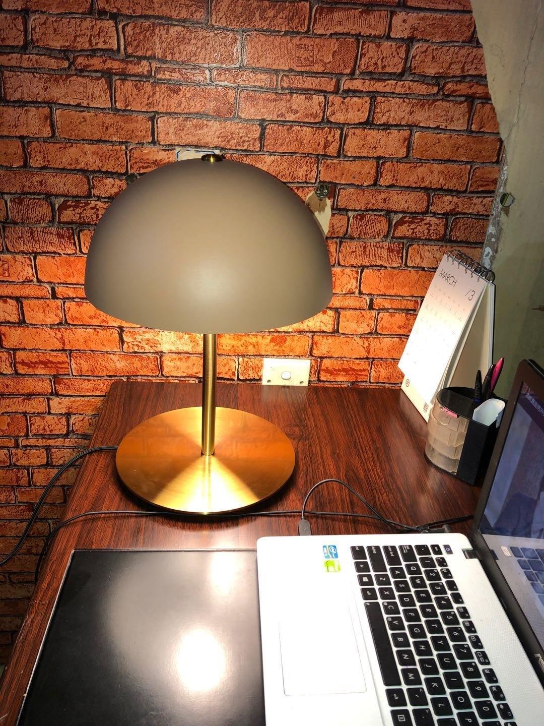 Zephen Acrylic Scandinavian Table Lamp - Letslighting