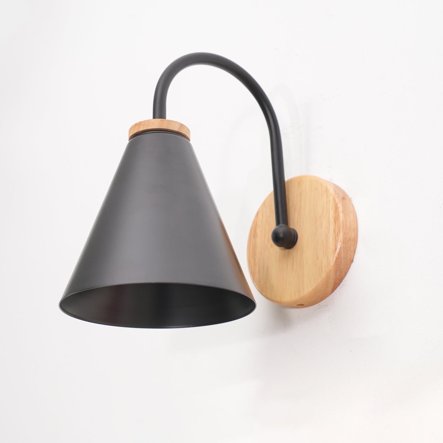 Erzoris Unique Classic Wooden Wall Lamp - Letslighting