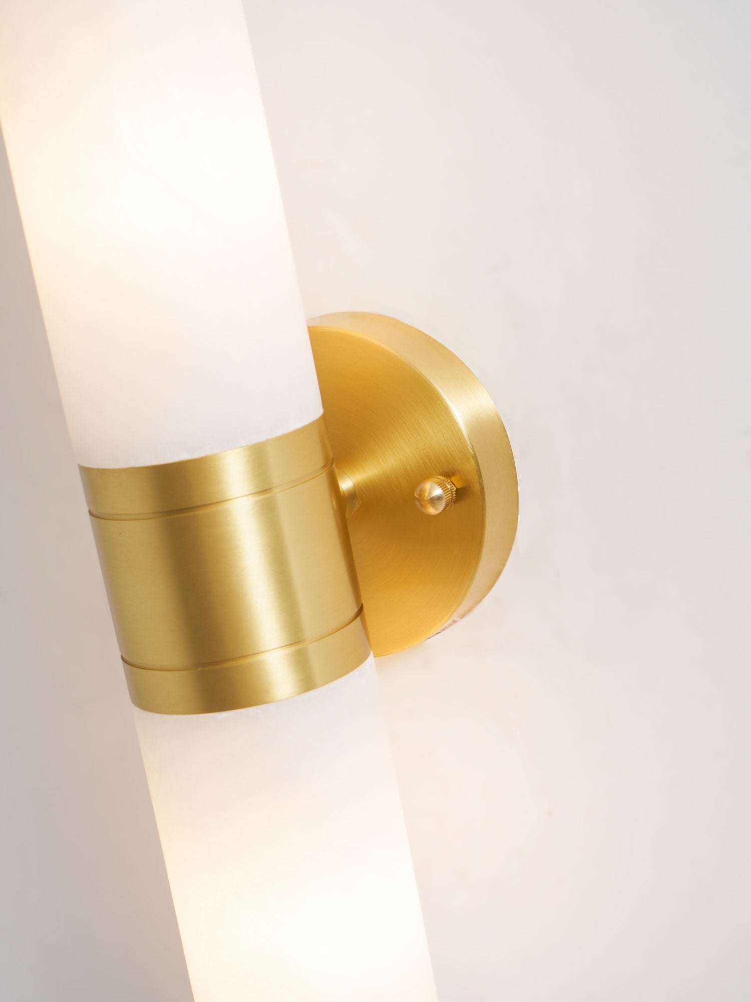 Kaia Minimalist Alabaster Wall Lamp - Letslighting
