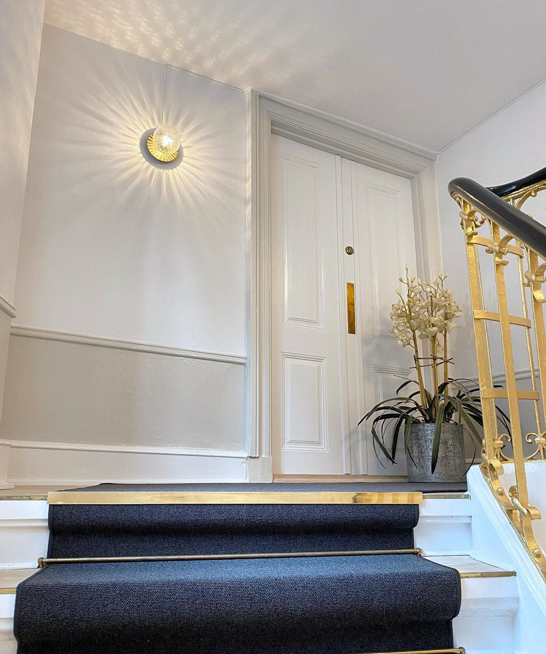 Lustra Wall Lamp Disc Globe Minimalist - Letslighting