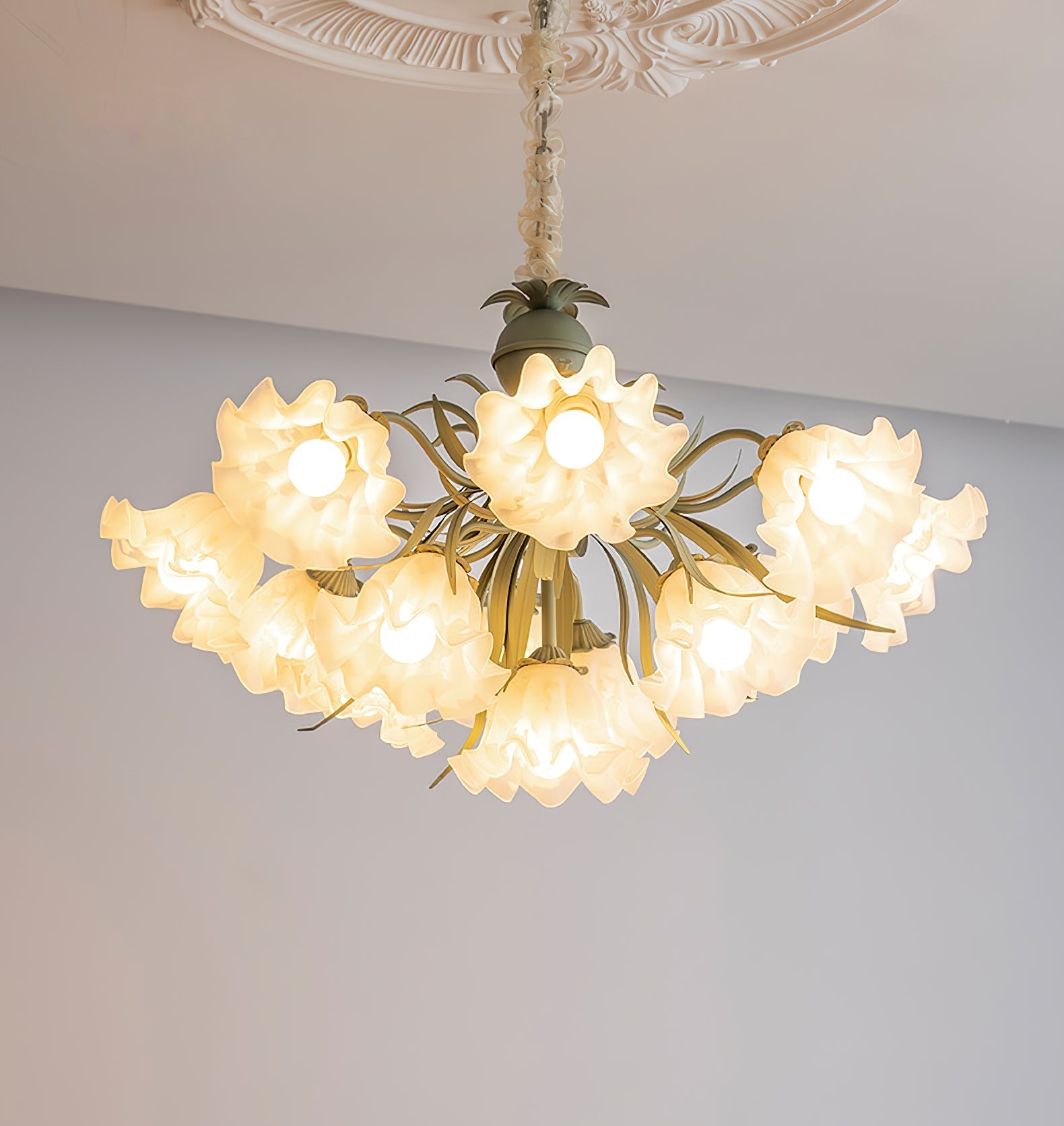 Lustra Chandelier Flower with Petals and Leaves - Letslighting