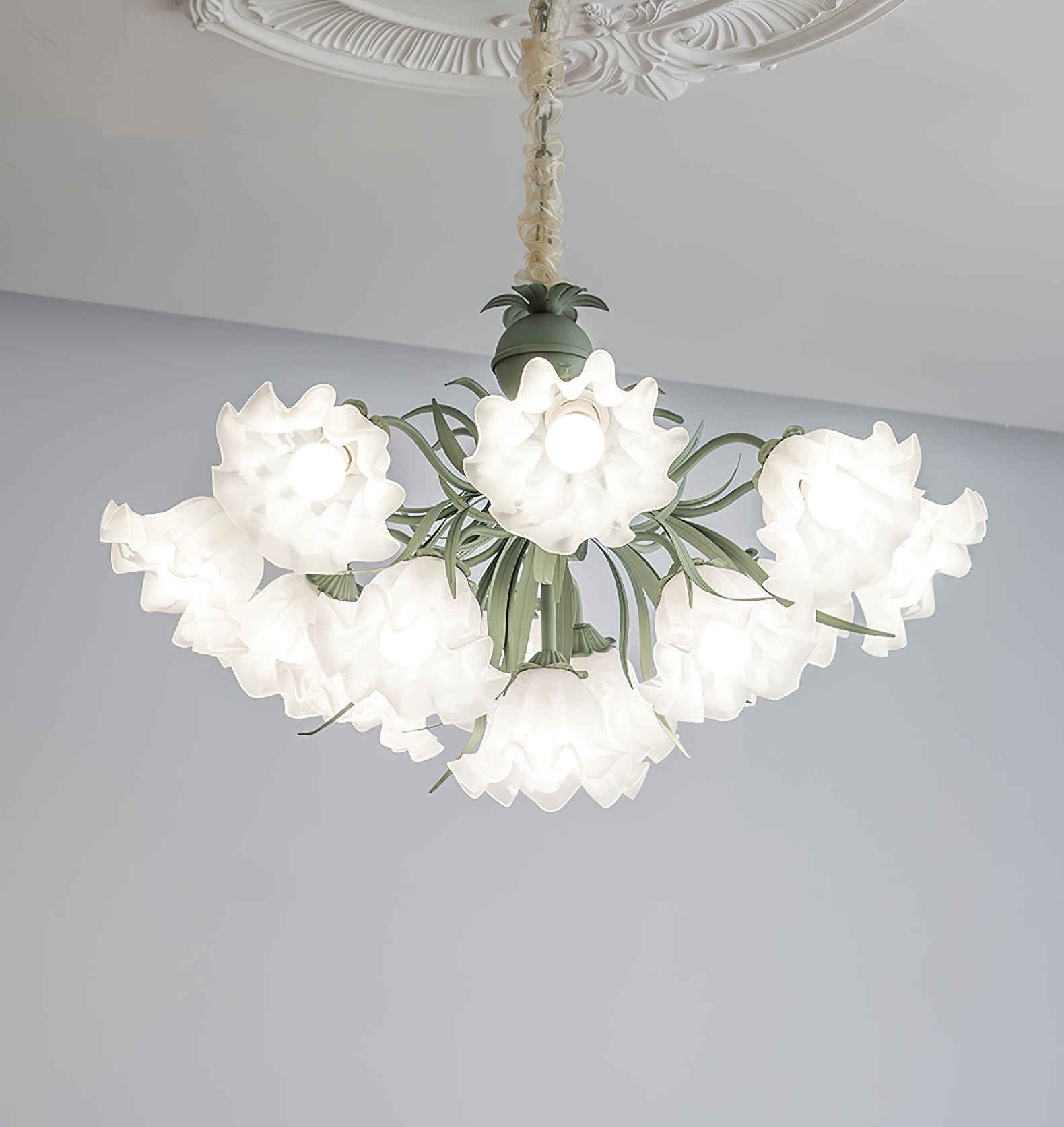 Lustra Chandelier Flower with Petals and Leaves - Letslighting