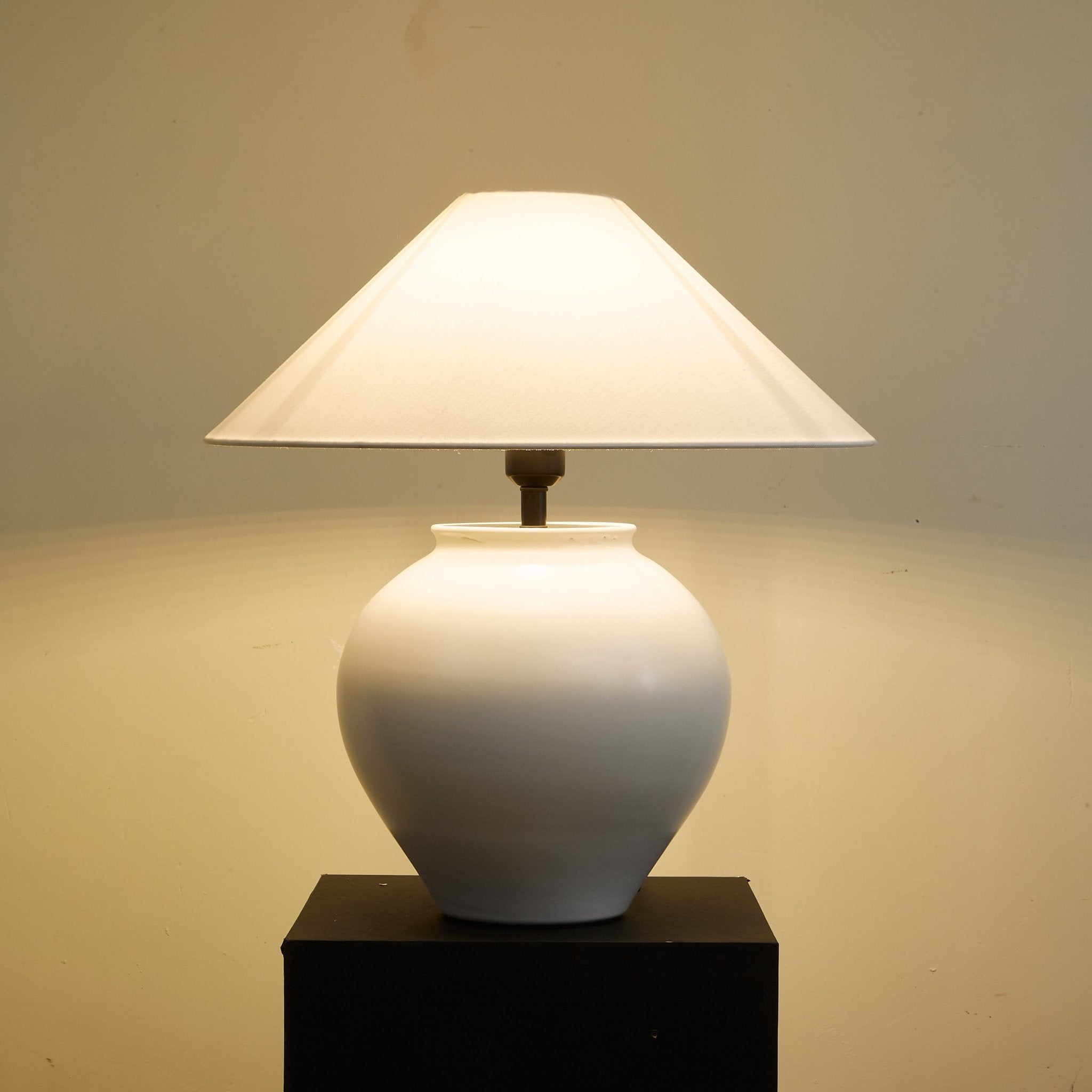 Vaso Classic Fabric Table Lamp - Letslighting