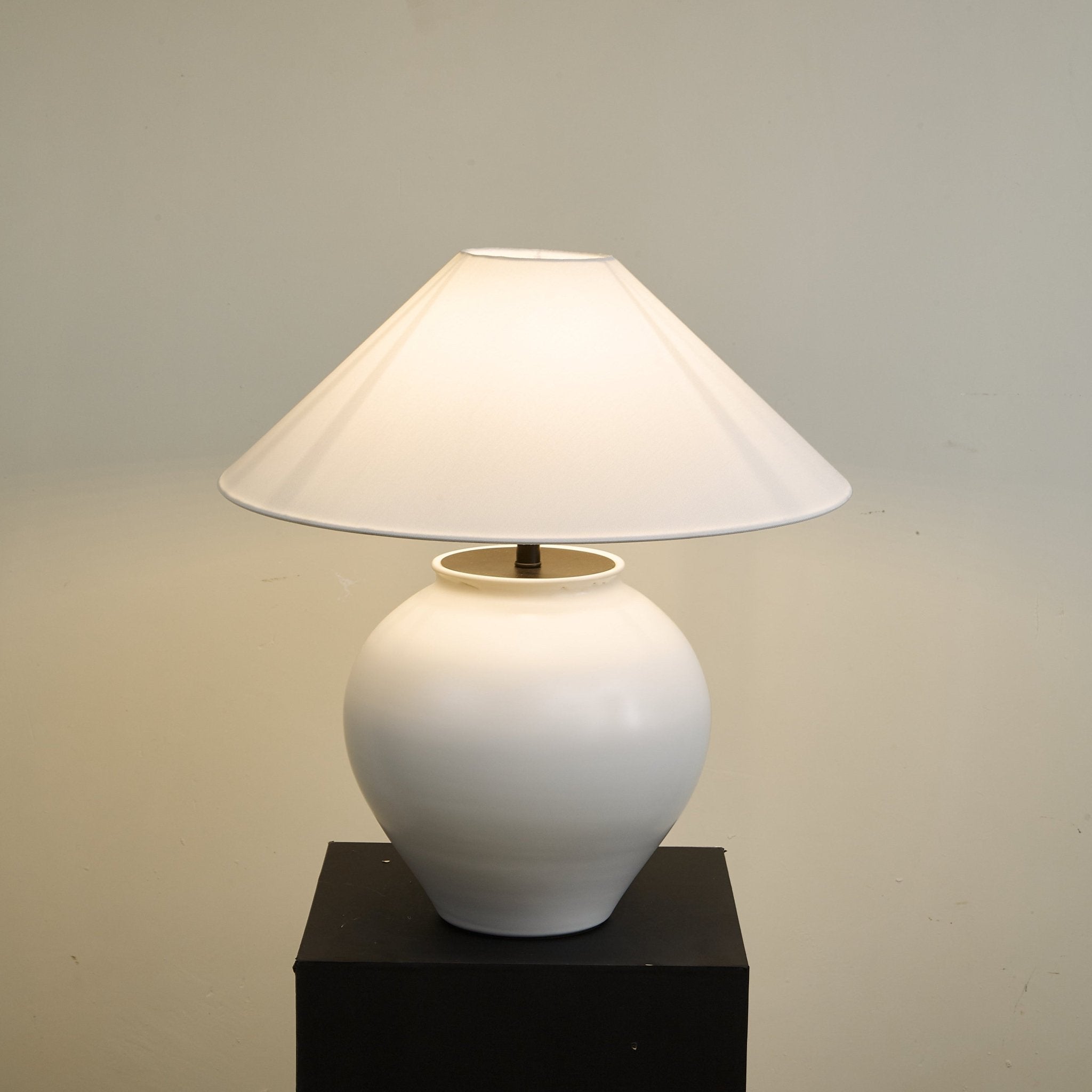 Vaso Classic Fabric Table Lamp - Letslighting