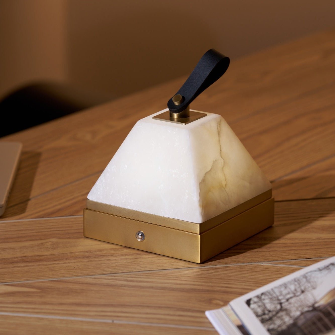 Pyramidale Alabaster Table Lamp with Leather Handle - Letslighting