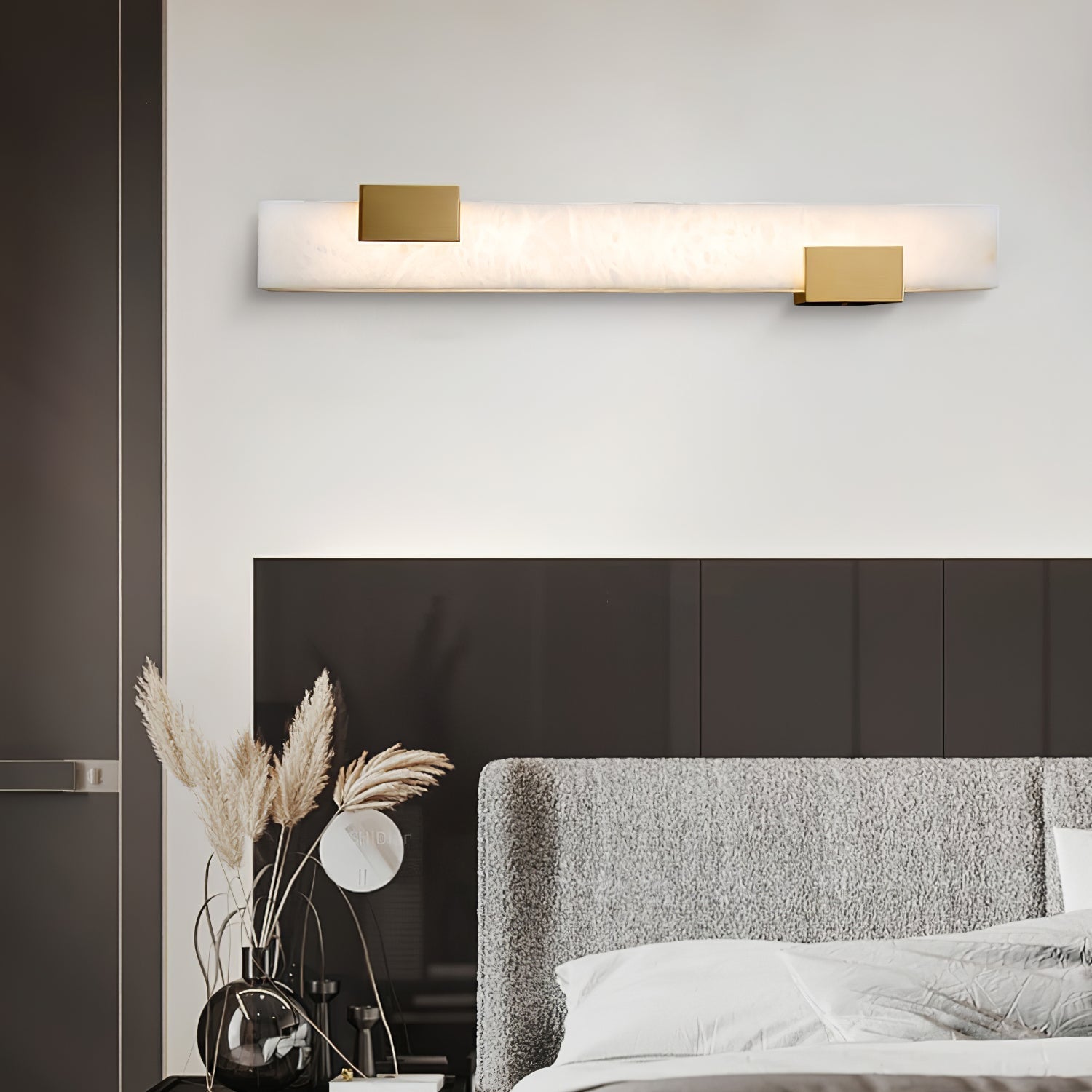 Eos Linear Alabaster Wall Light