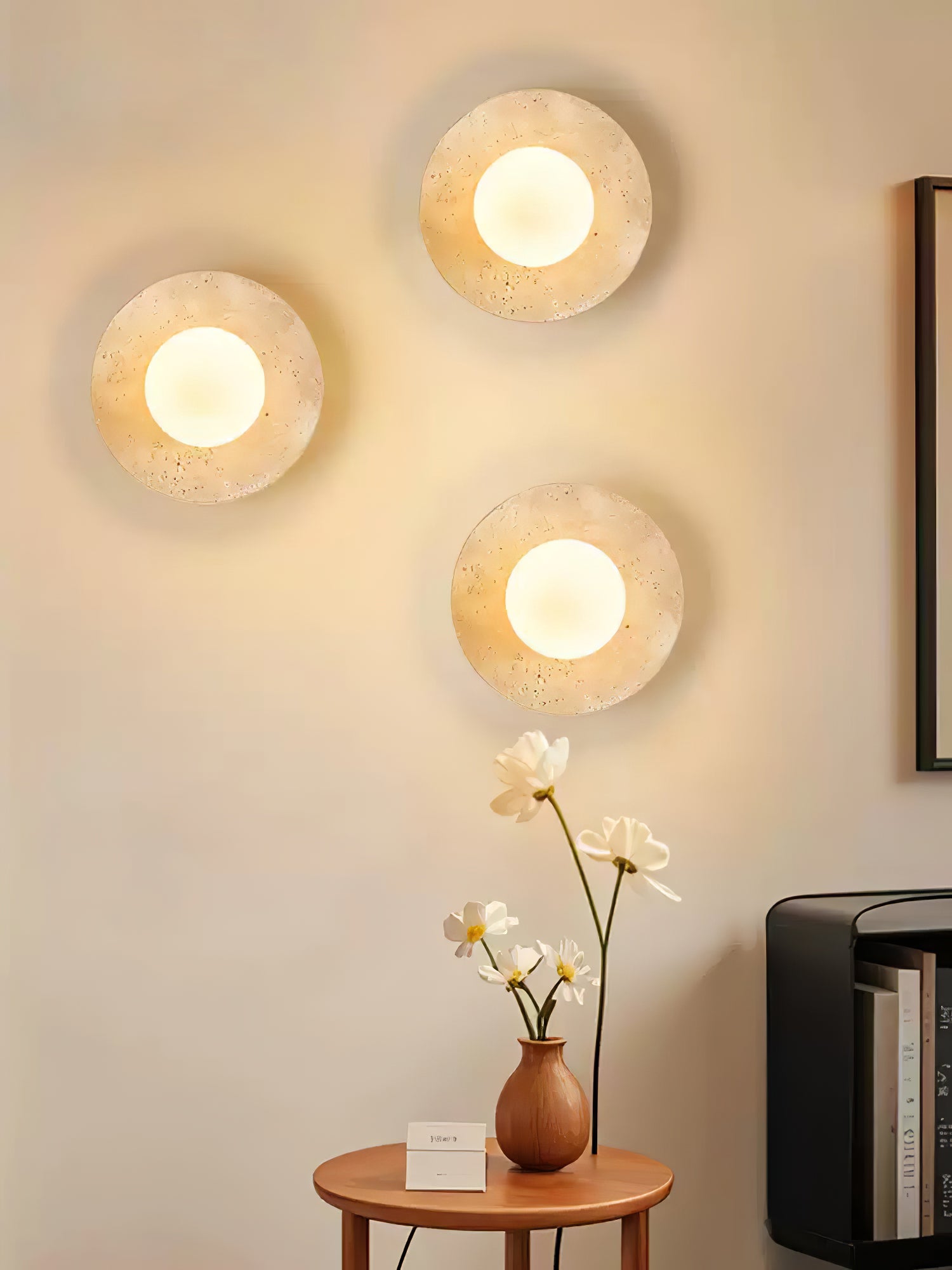 Lunaro Elegant Travertine Wall Light