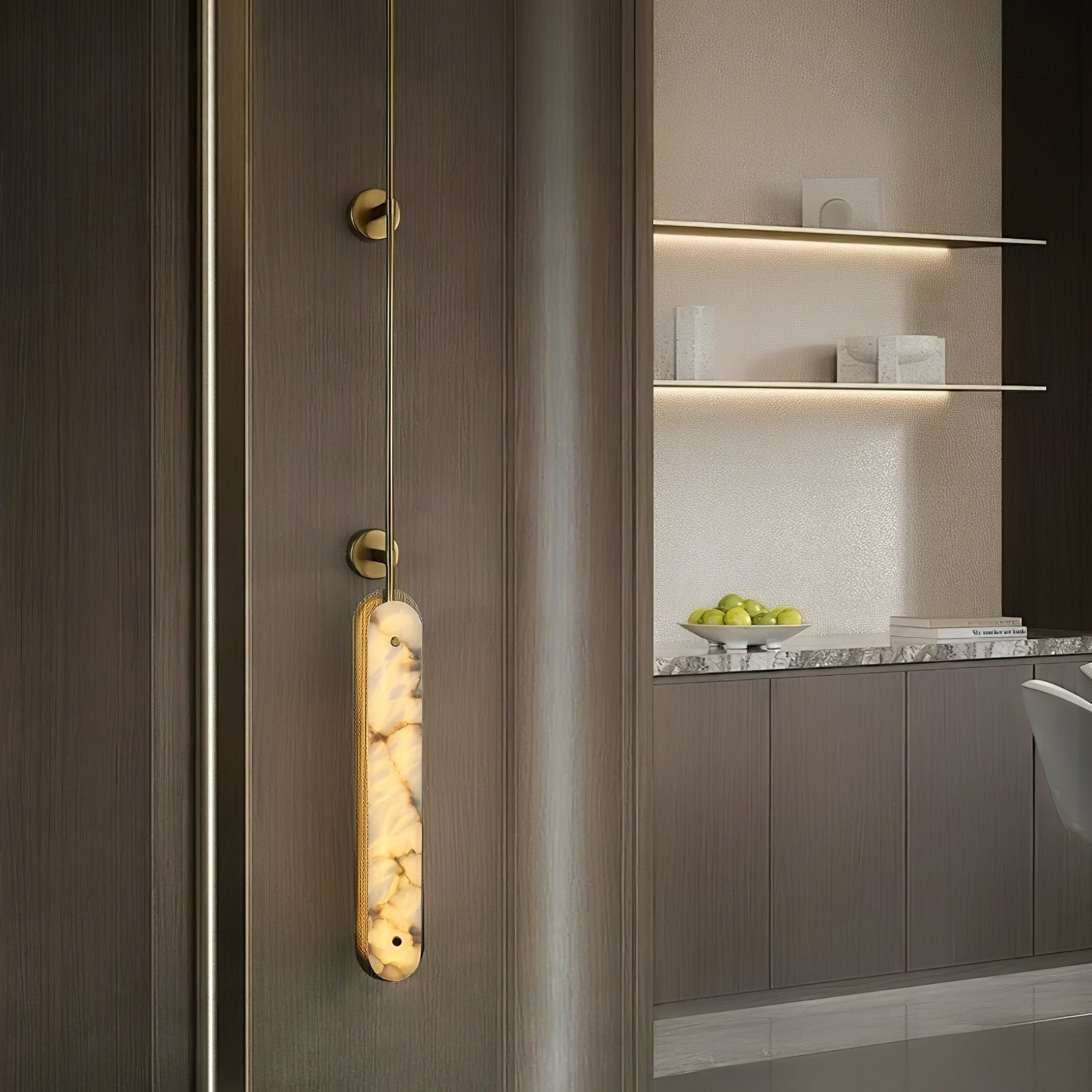 Ilaeir Vertical Alabaster Pendant Light