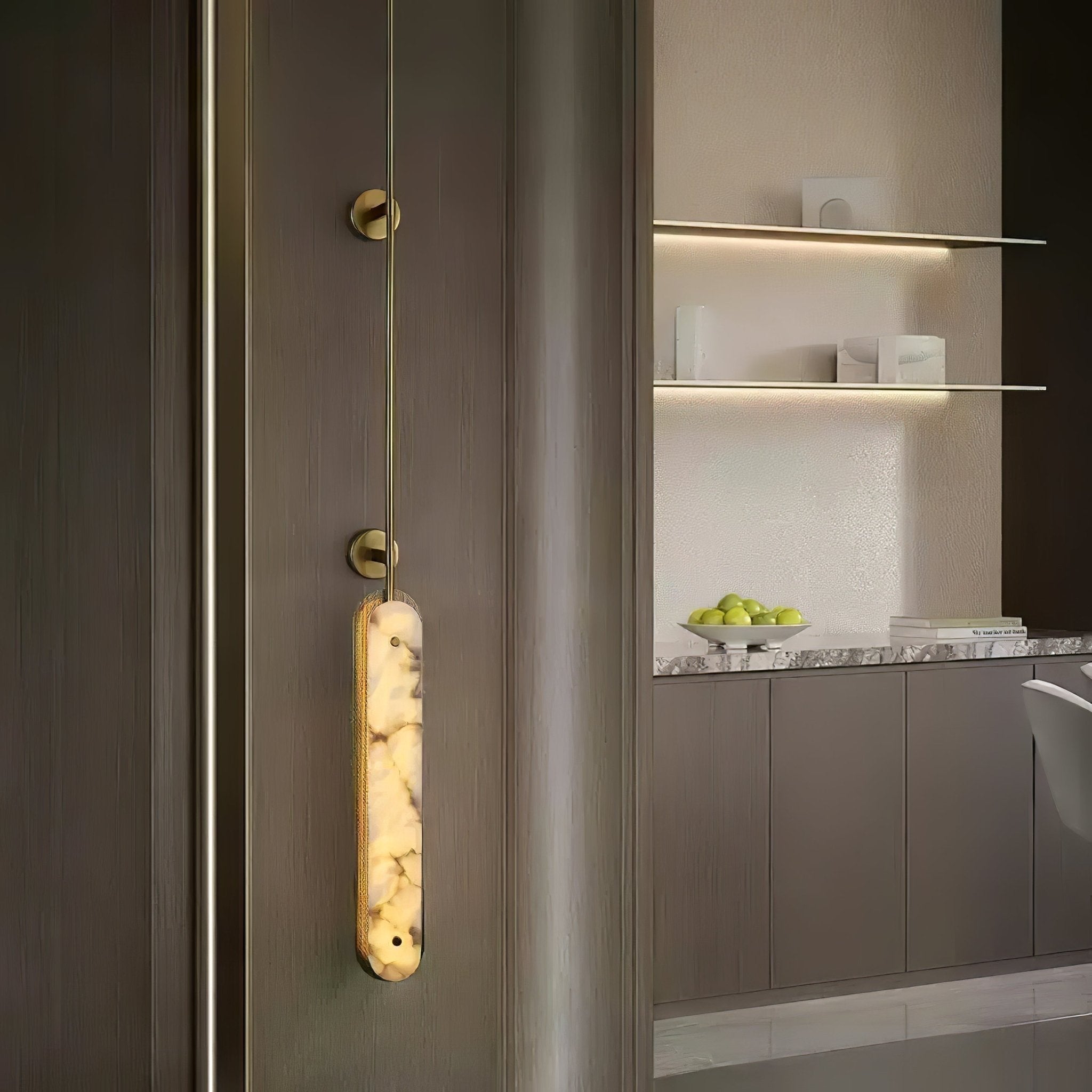 Ilaeir Vertical Alabaster Pendant Light