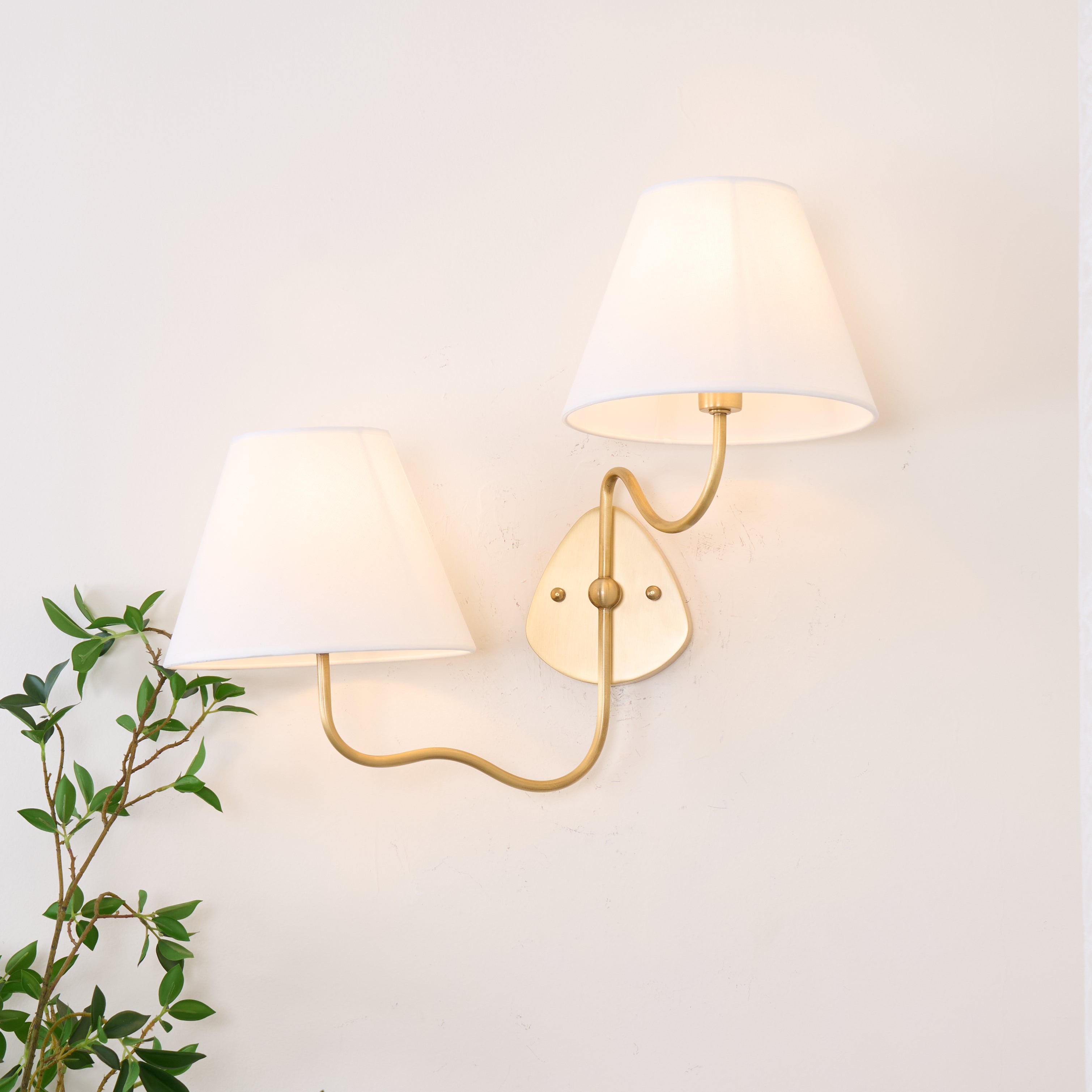 Evynor Vintage Industrial Brass Fabric Wall Lamp - Letslighting