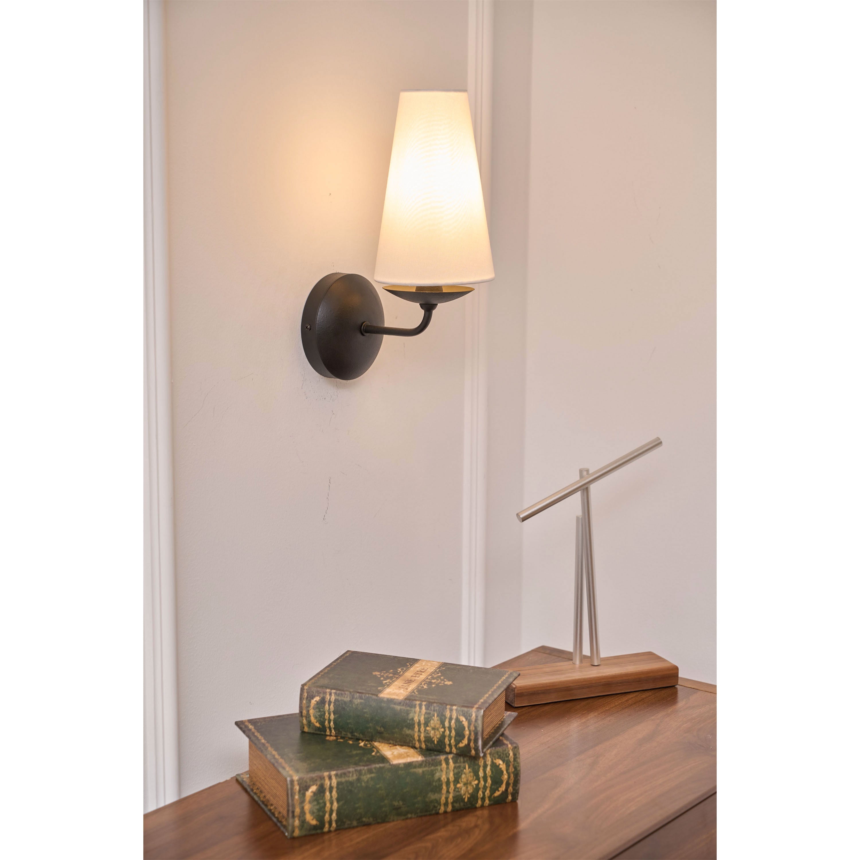 Avraee Modern Minimalist Brass Fabric Wall Lamp - Letslighting