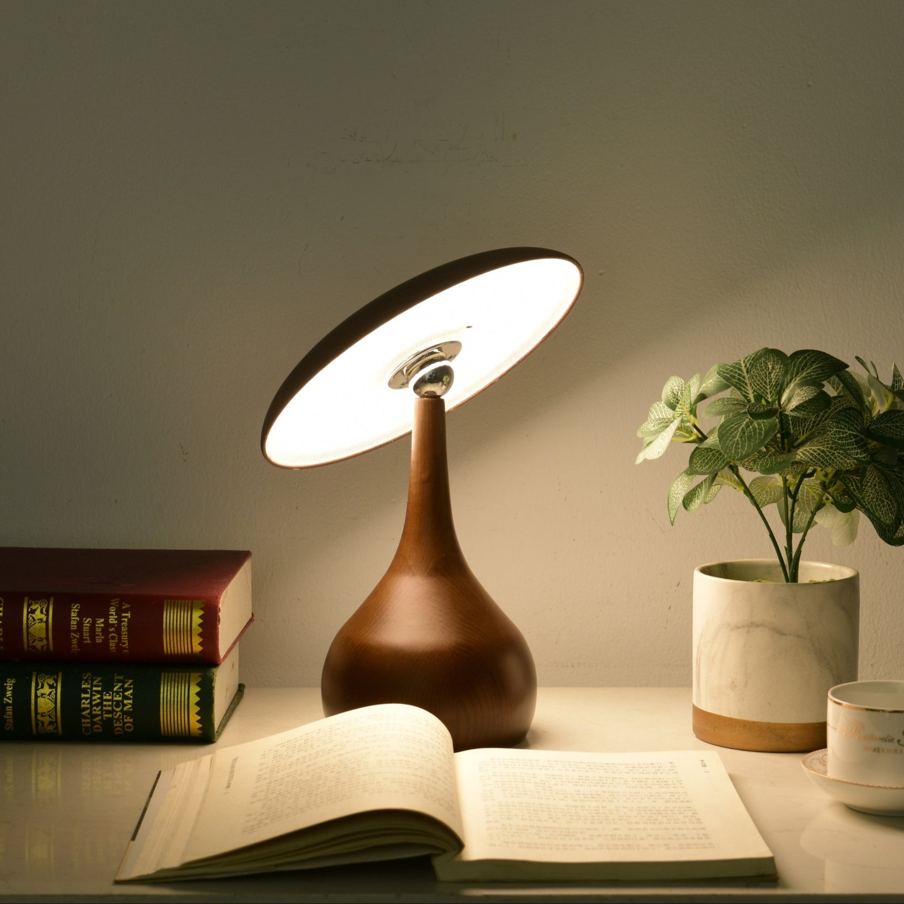 Orbis Vintage Wood Table Lamp - Letslighting