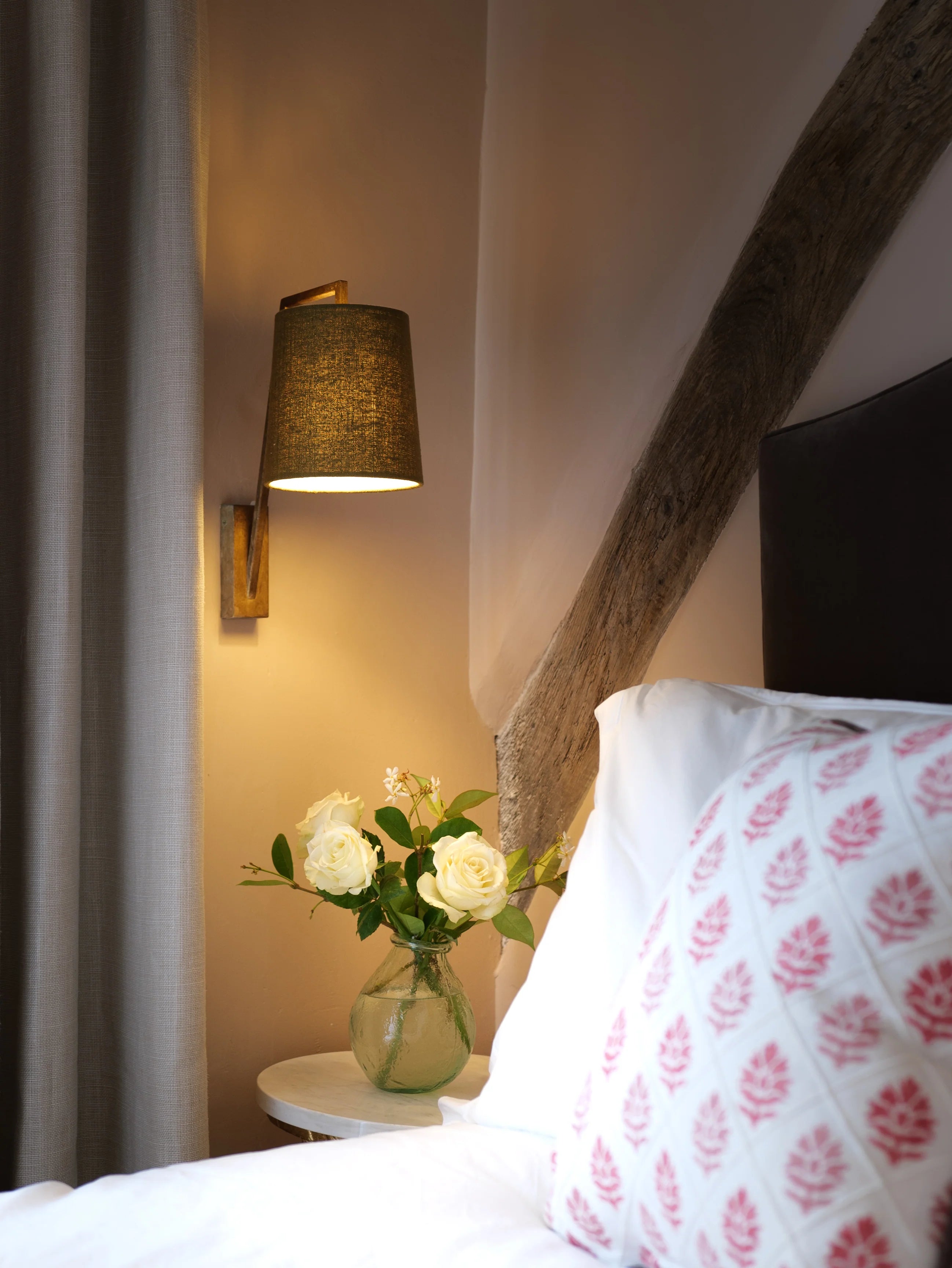 Myvarira Modern Minimalist Brass Fabric Wall Lamp - Letslighting