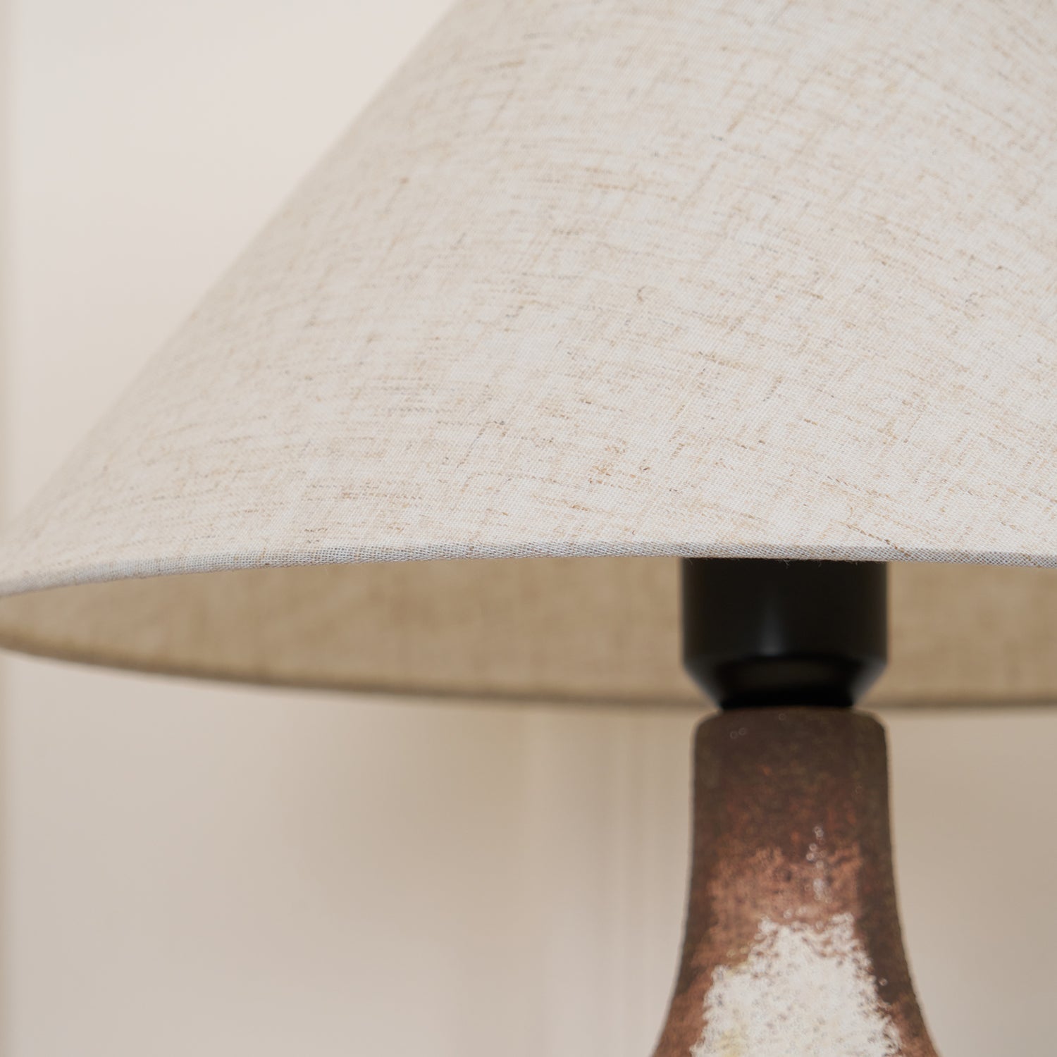 Navoer Fabric Artistic Table Lamp - Letslighting