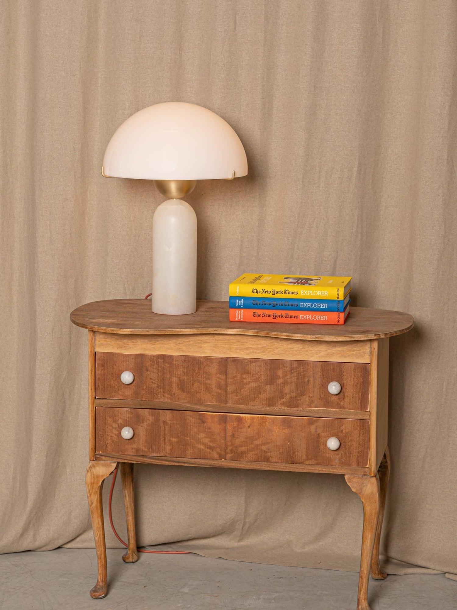 Veviniel Alabaster Table Lamp - Letslighting