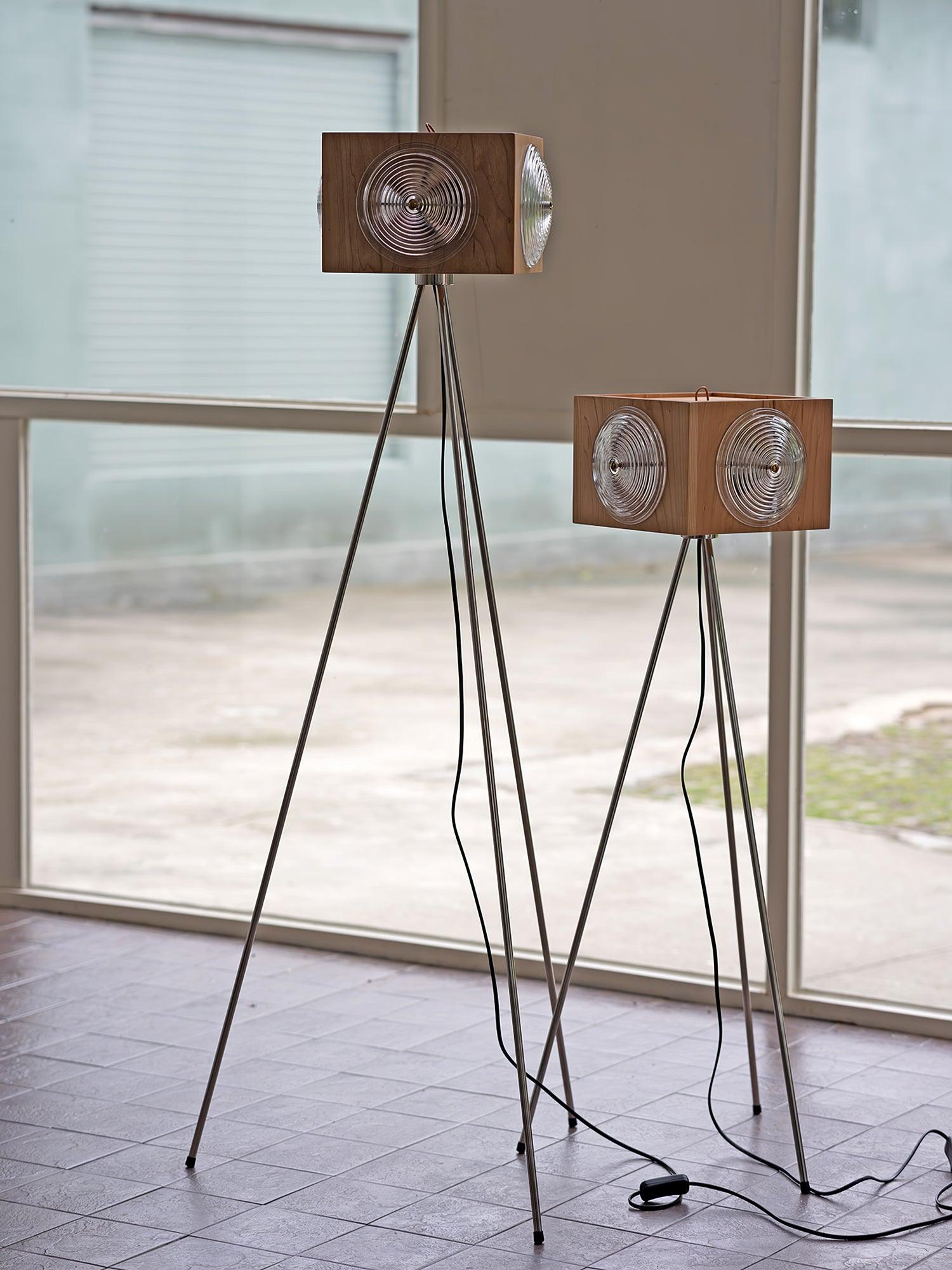 Vesoren Tripod Wood Floor Lamp - Blowlighting