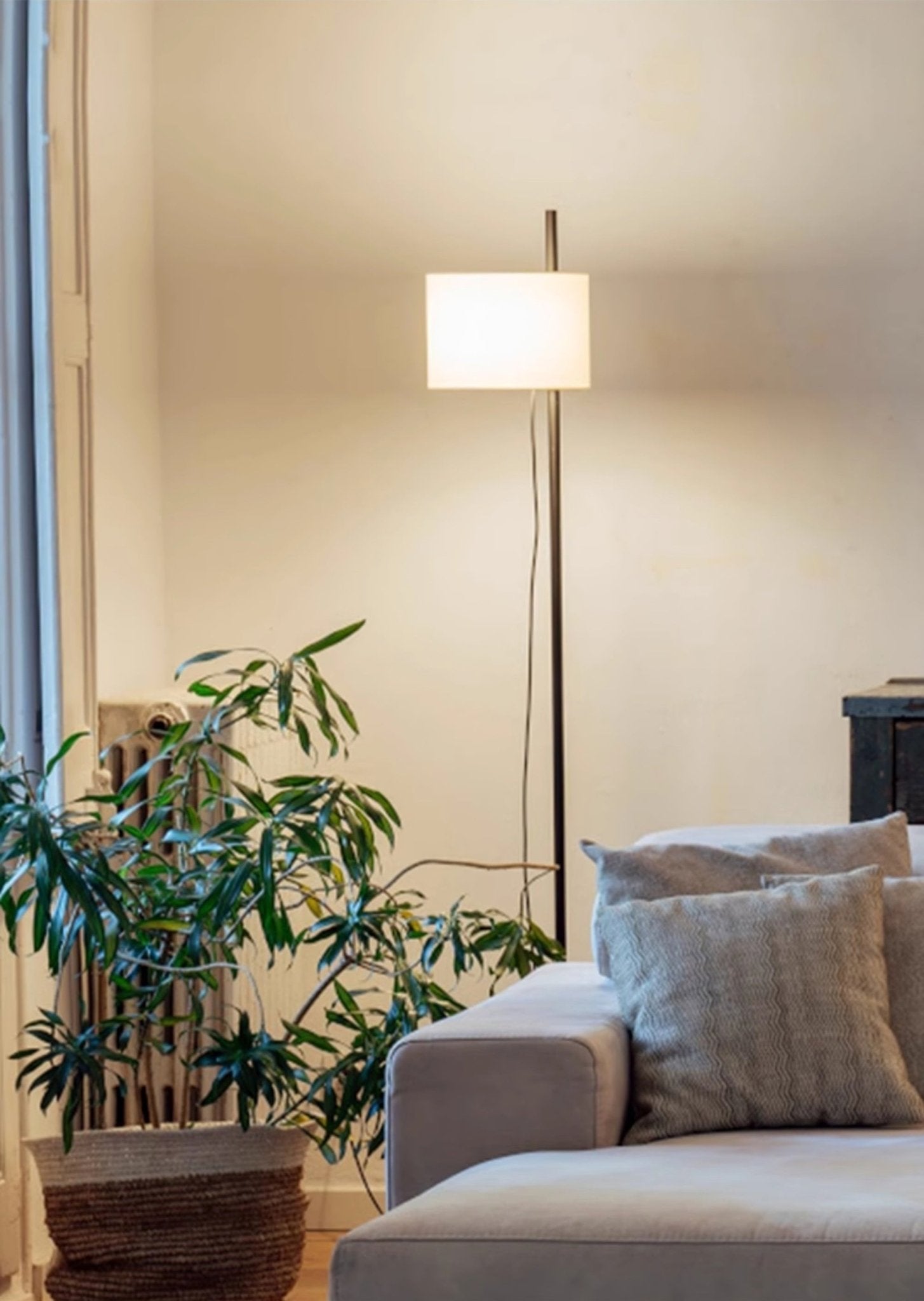 Nora Minimalist Metal Floor Lamp - Blowlighting