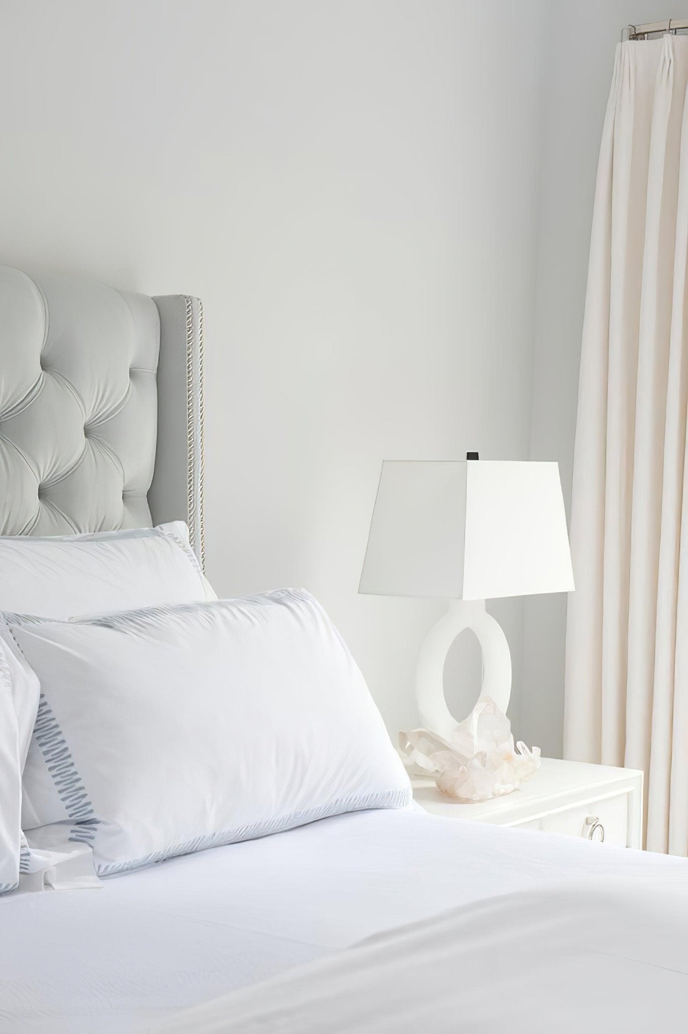 Vantor Fabric Minimalist Table Lamp - Letslighting