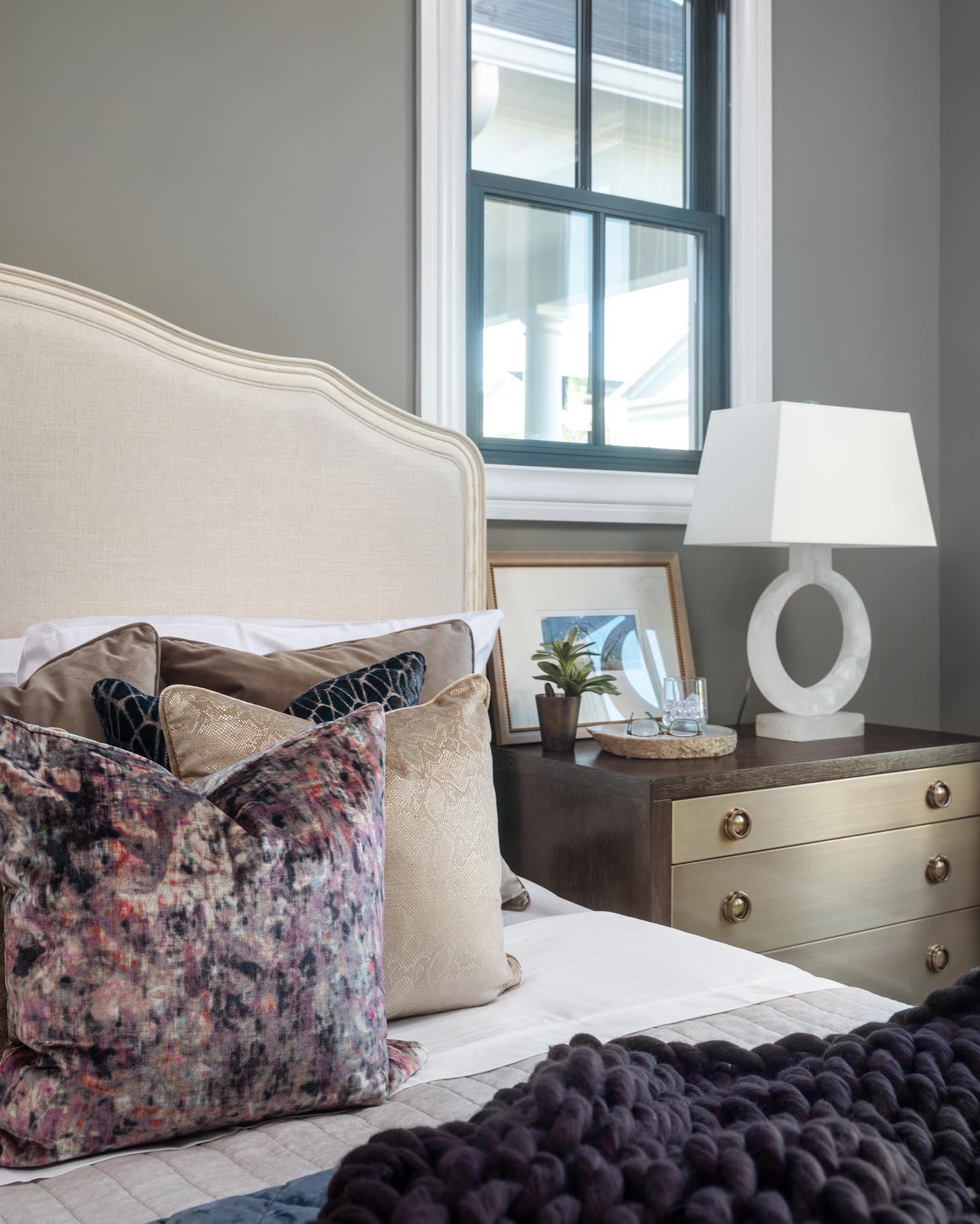 Vantor Fabric Minimalist Table Lamp - Letslighting