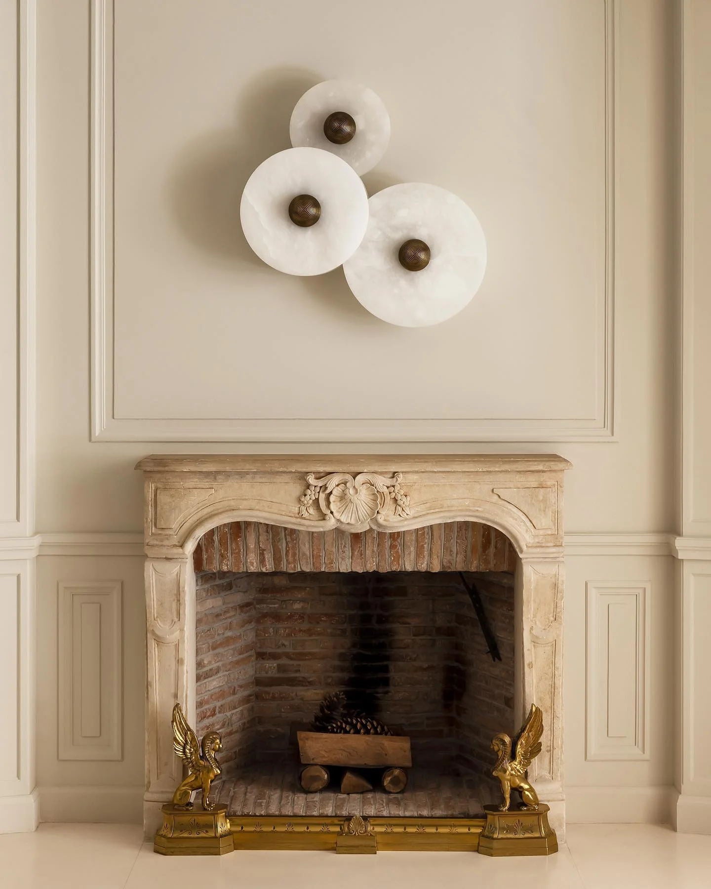 Round Wall Lamp Alabaster Fluted Brass - Letslighting