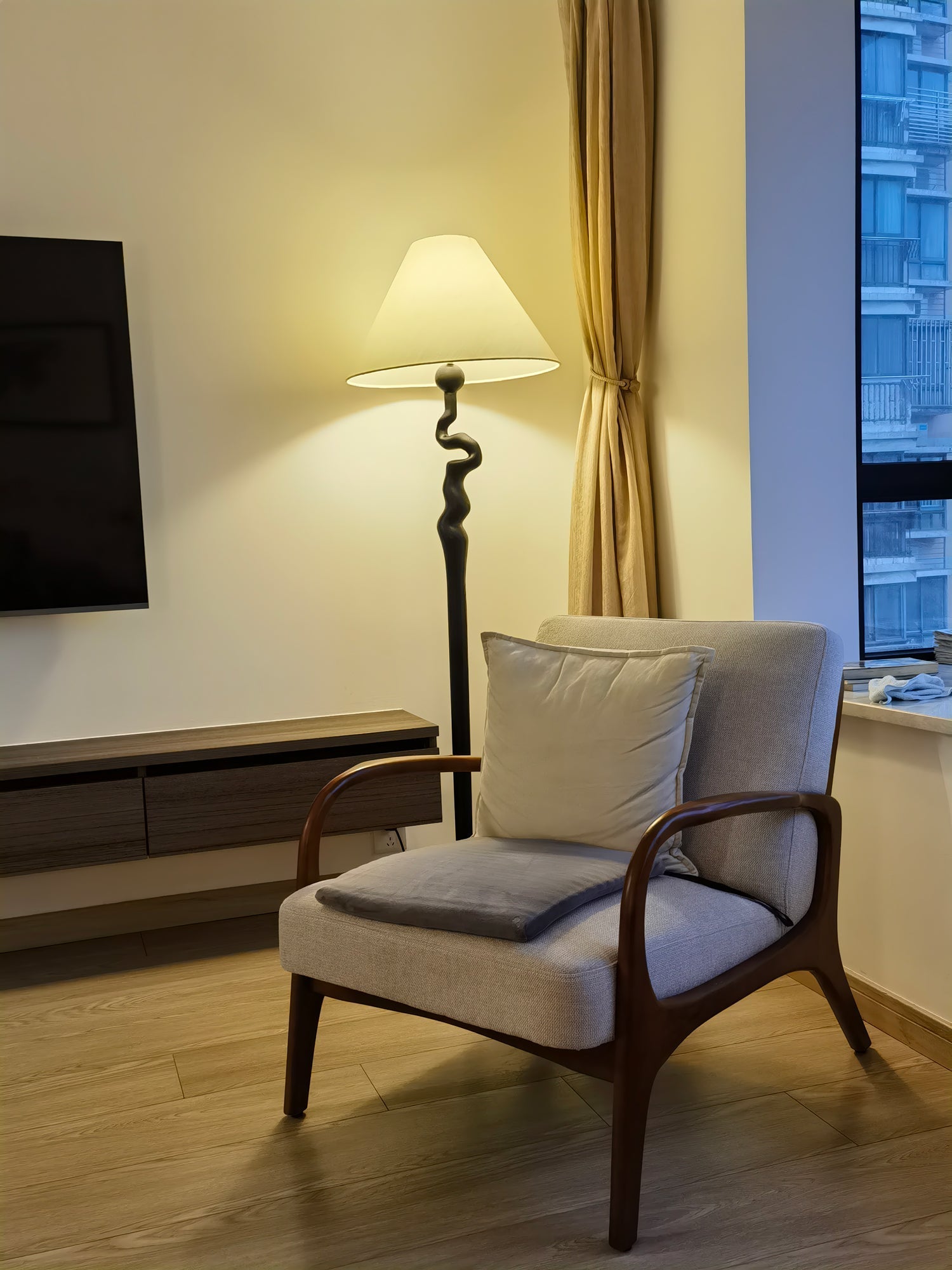 Avloril Artistic Wooden Floor Lamp - Letslighting