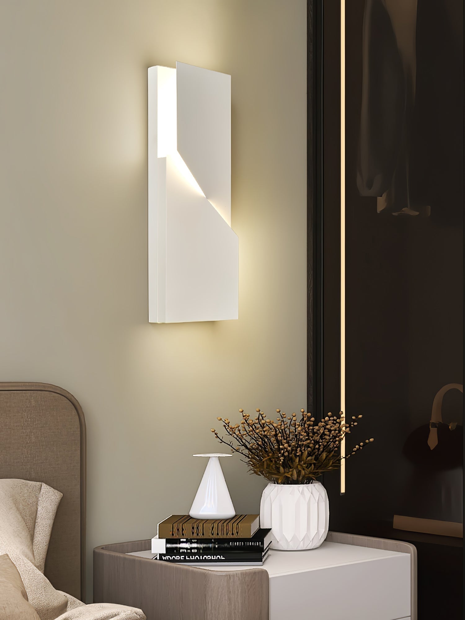 Zoliria Shadows Rechargeable Grand Sconce Wall lamp - Letslighting