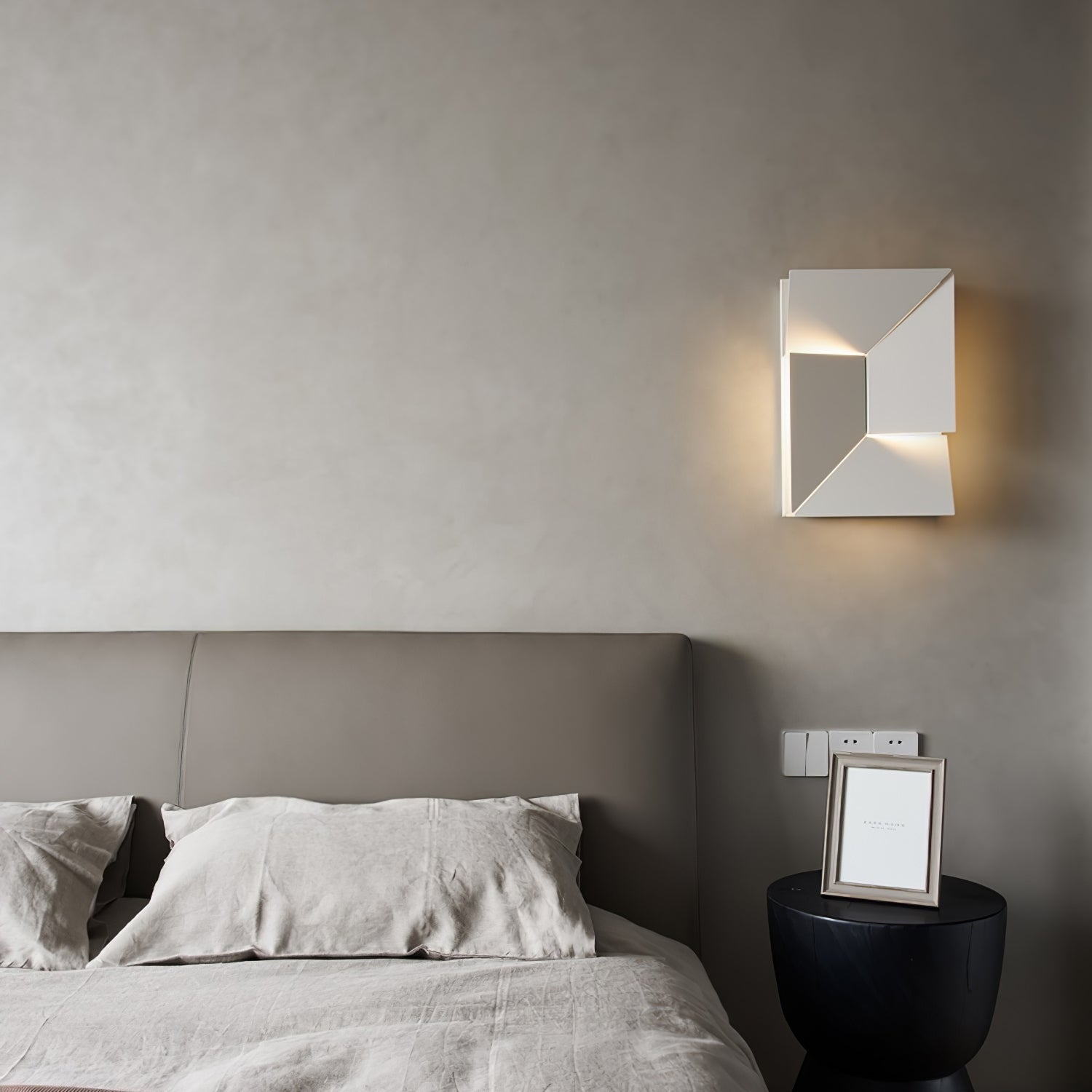 Zoliria Shadows Rechargeable Grand Sconce Wall lamp - Letslighting