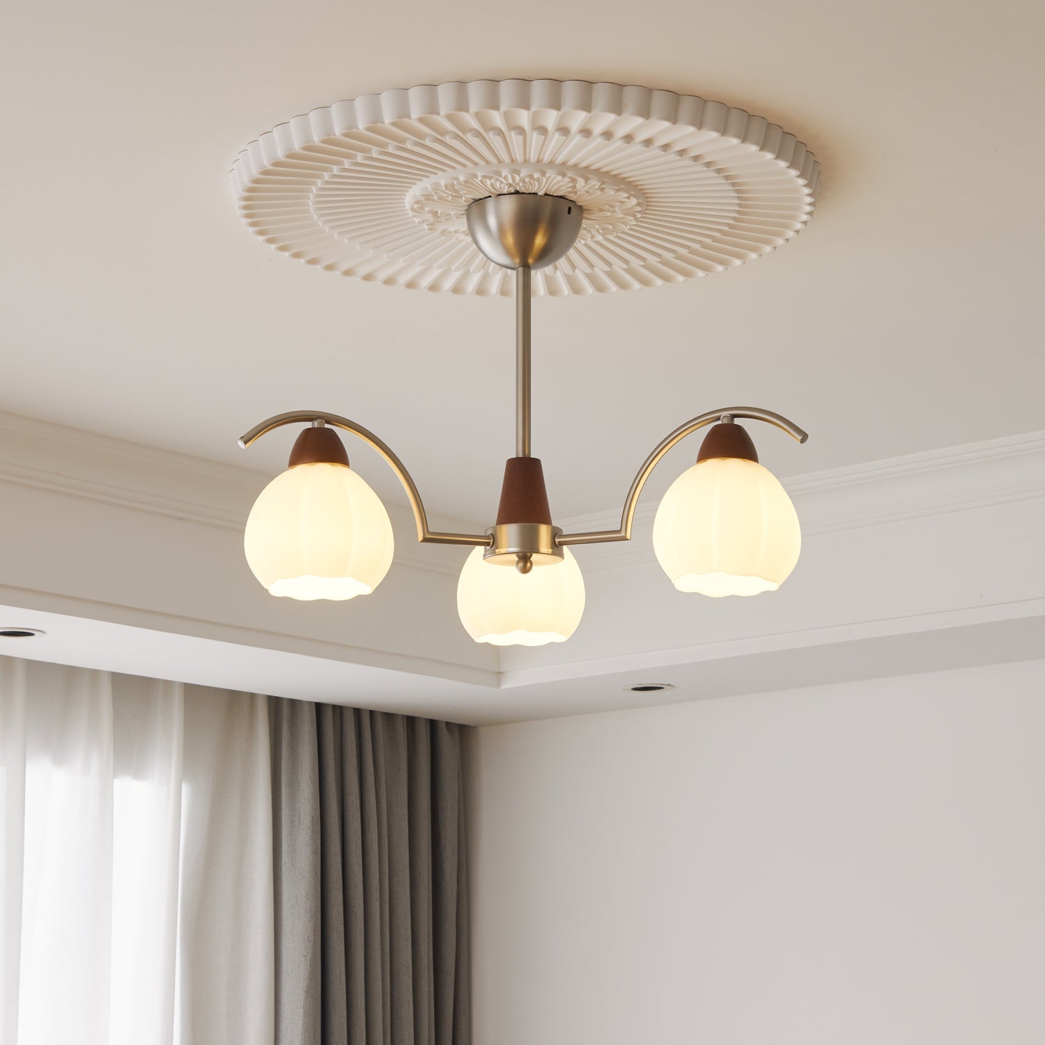 Ilaeiel Traditional Elegance Bloom Wood Glass Chandelier - Letslighting