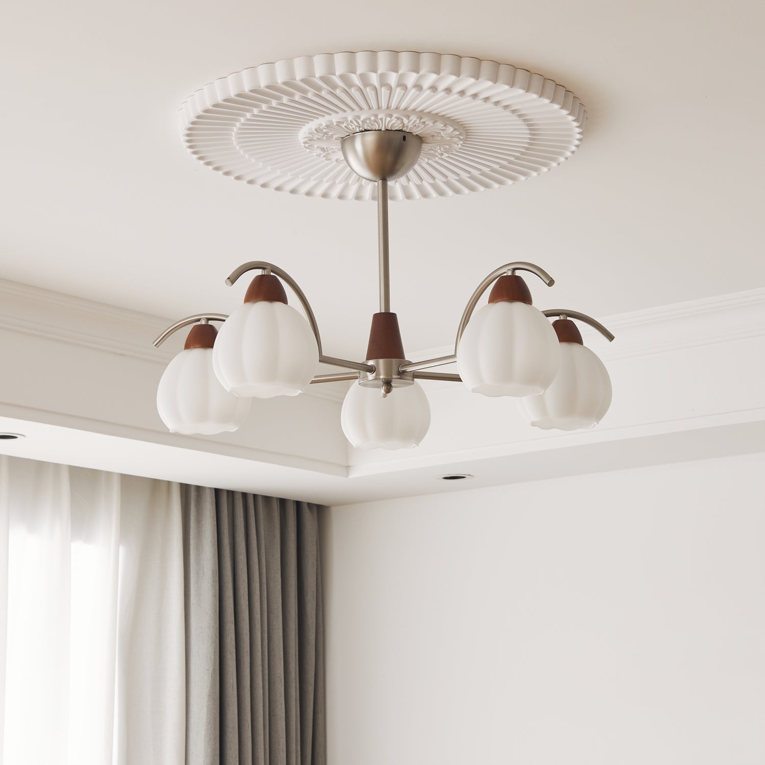 Ilaeiel Traditional Elegance Bloom Wood Glass Chandelier - Letslighting
