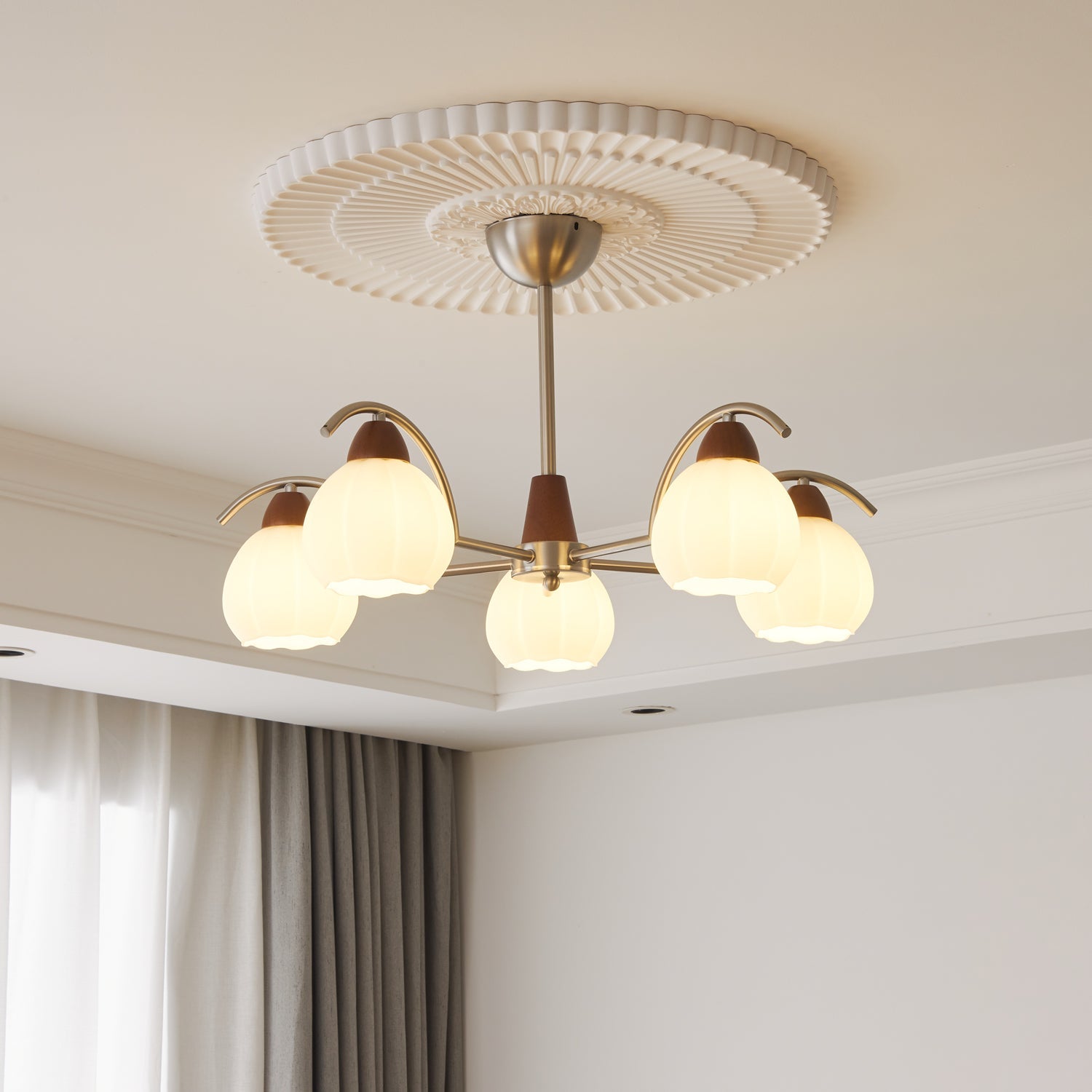 Ilaeiel Traditional Elegance Bloom Wood Glass Chandelier - Letslighting