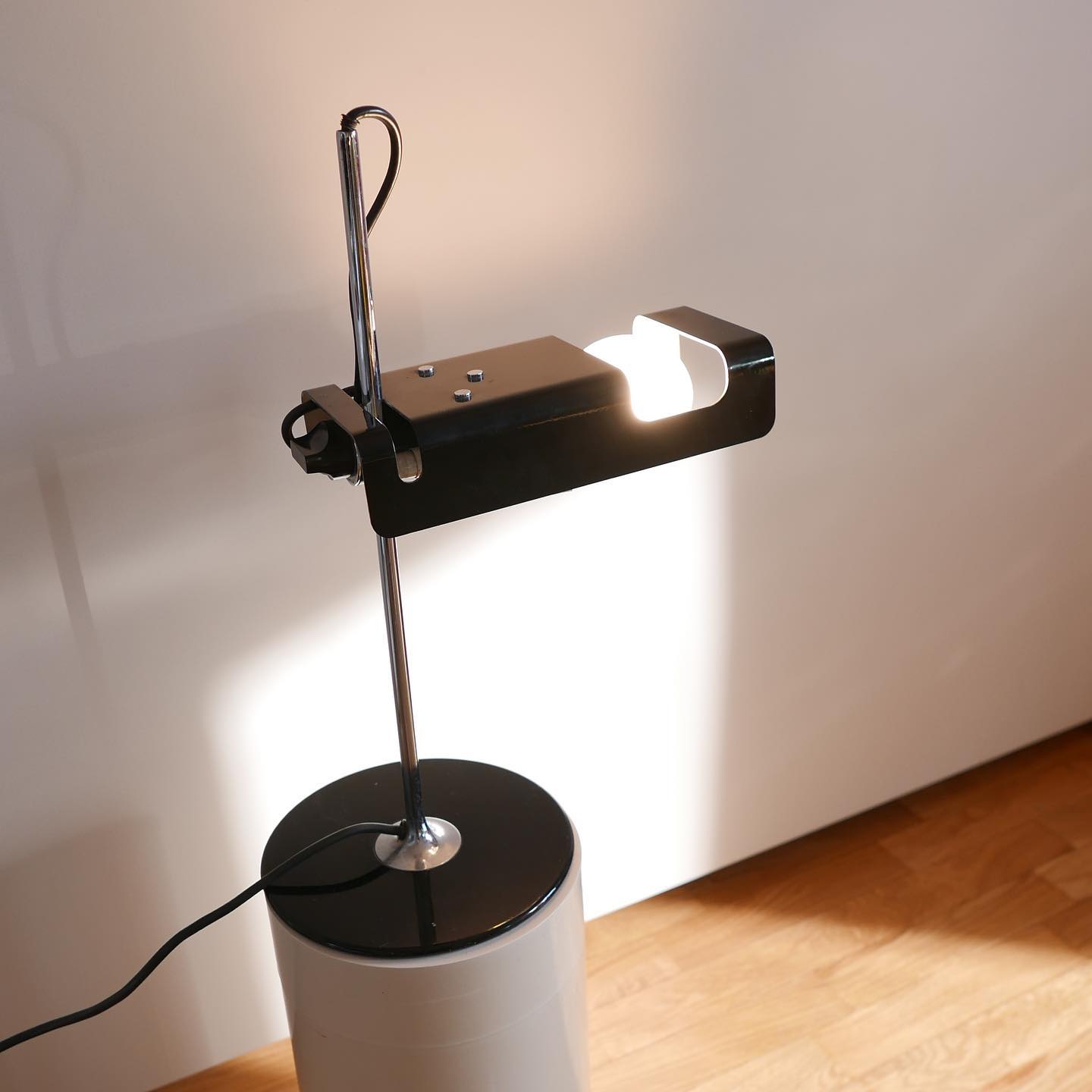 Lumousin Futuristic Table Lamp - Letslighting