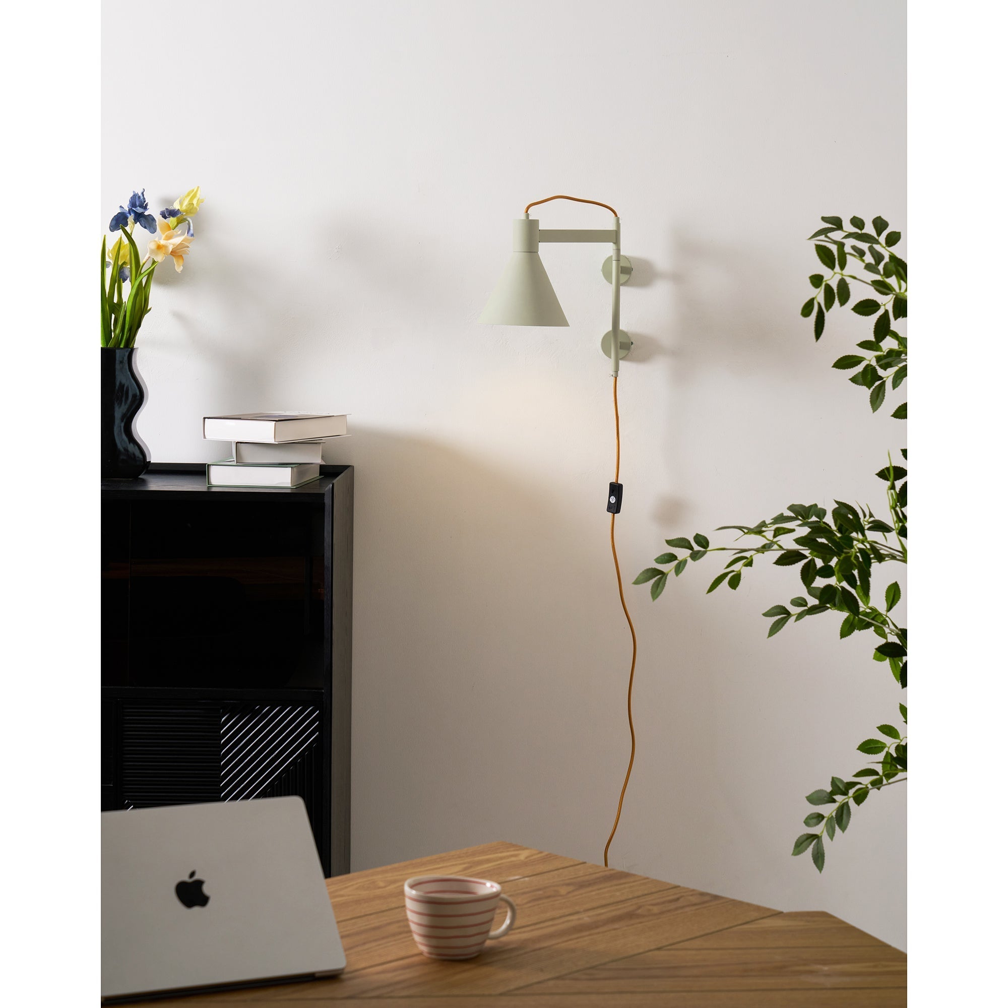 Ivela Modern Minimalist Plug-In Wall Lamp - Letslighting