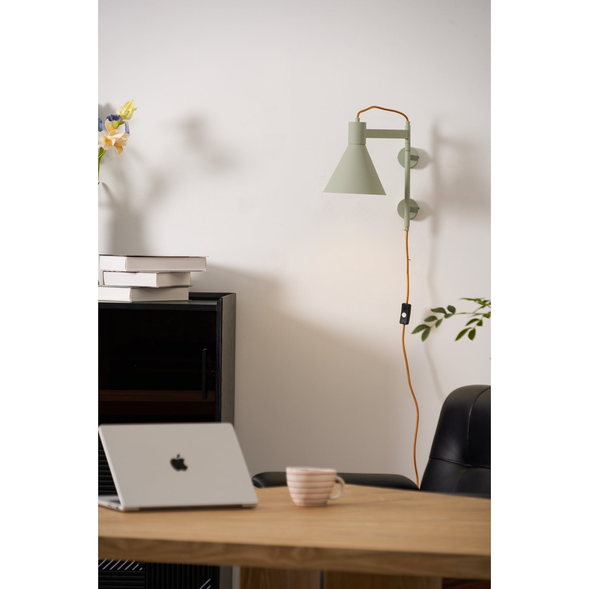 Ivela Modern Minimalist Plug-In Wall Lamp - Letslighting