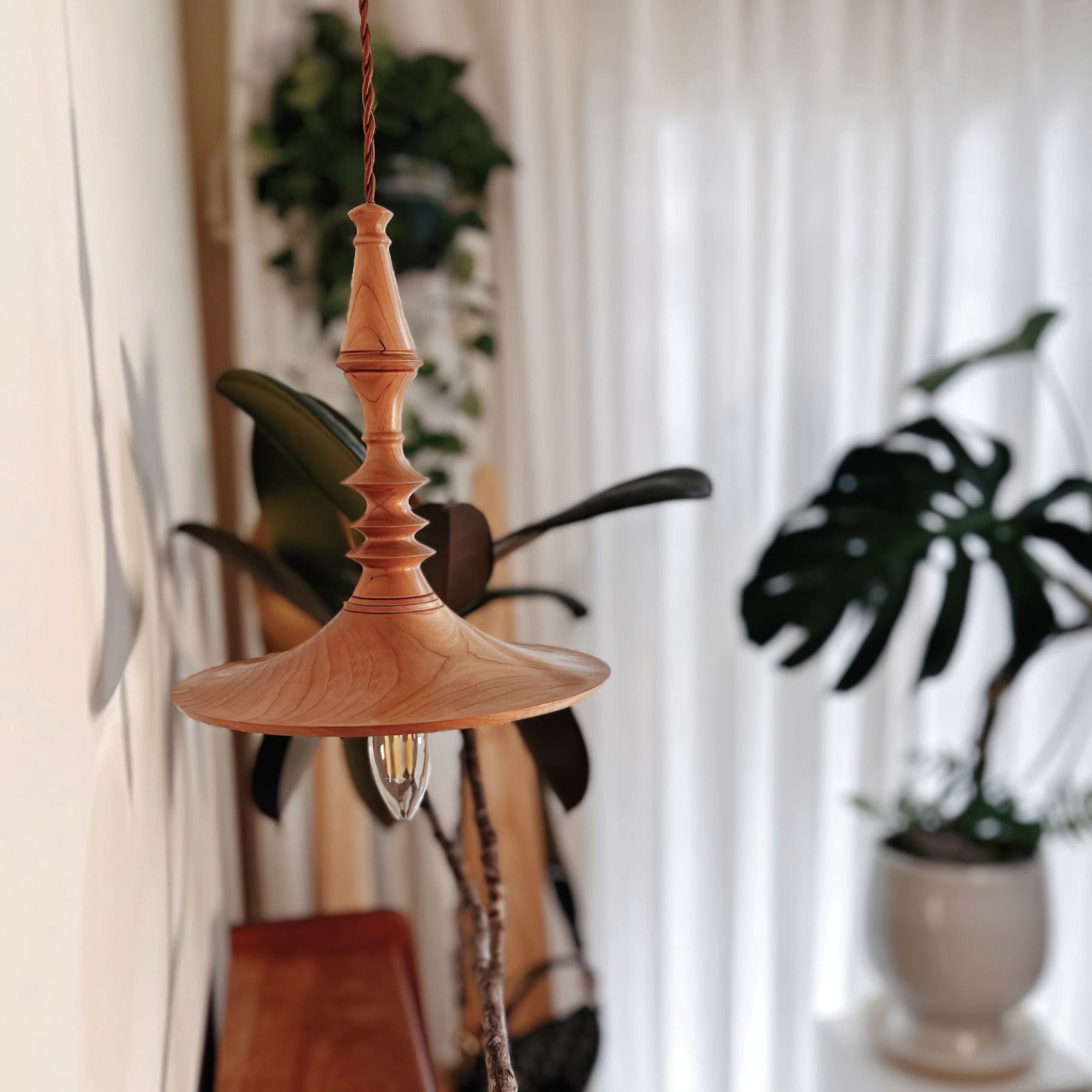 Iraeiel Vintage Minimalist Wooden Pendant Light - Letslighting