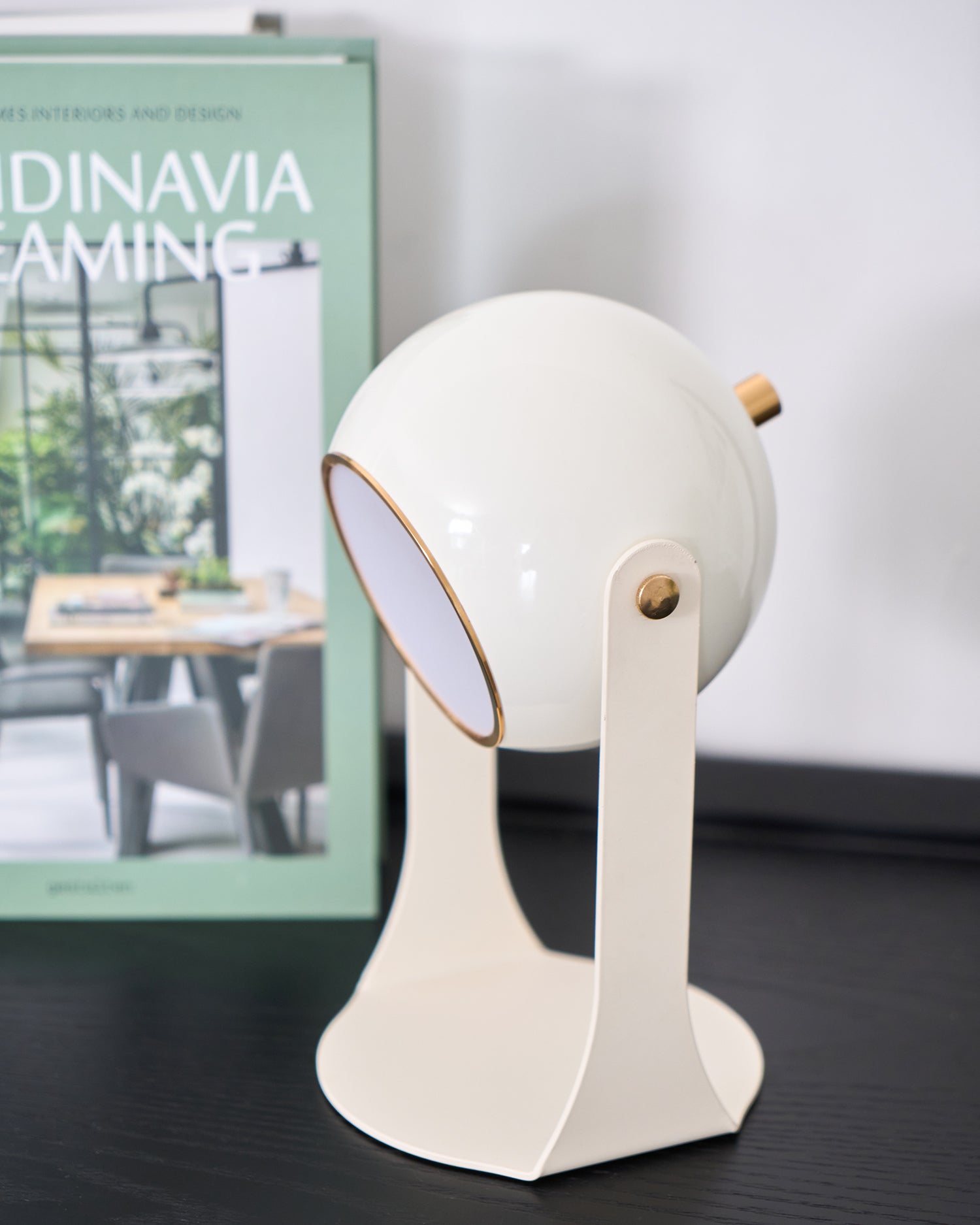 Lumonet Acrylic Minimalist Table Lamp - Letslighting