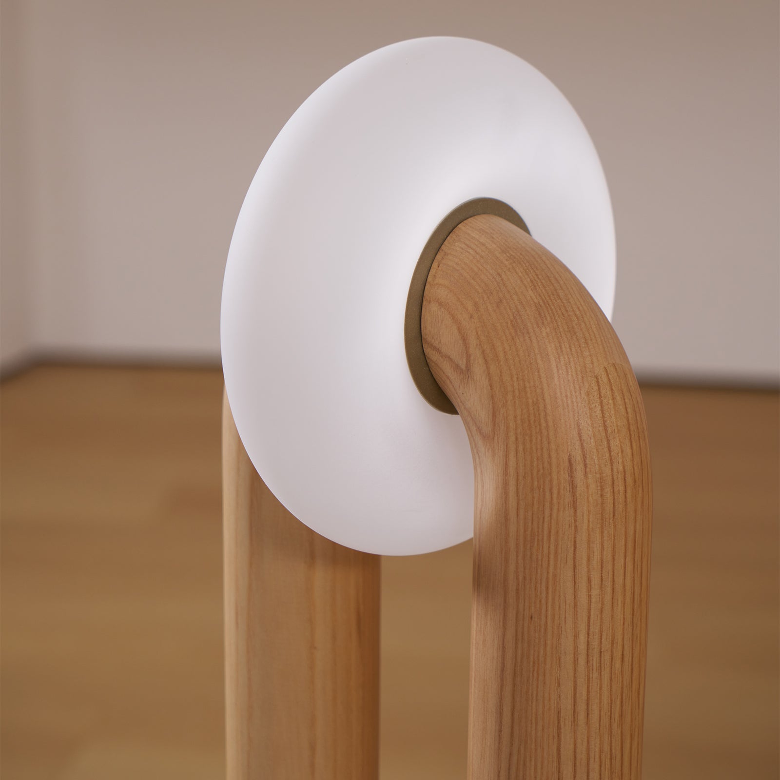 Roxen Wood Vintage Table Lamp - Letslighting