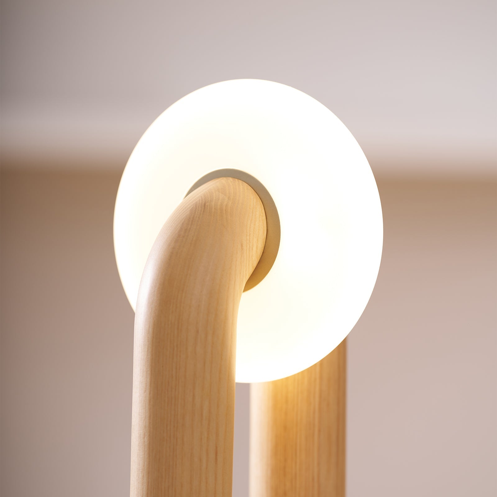 Roxen Wood Vintage Table Lamp - Letslighting