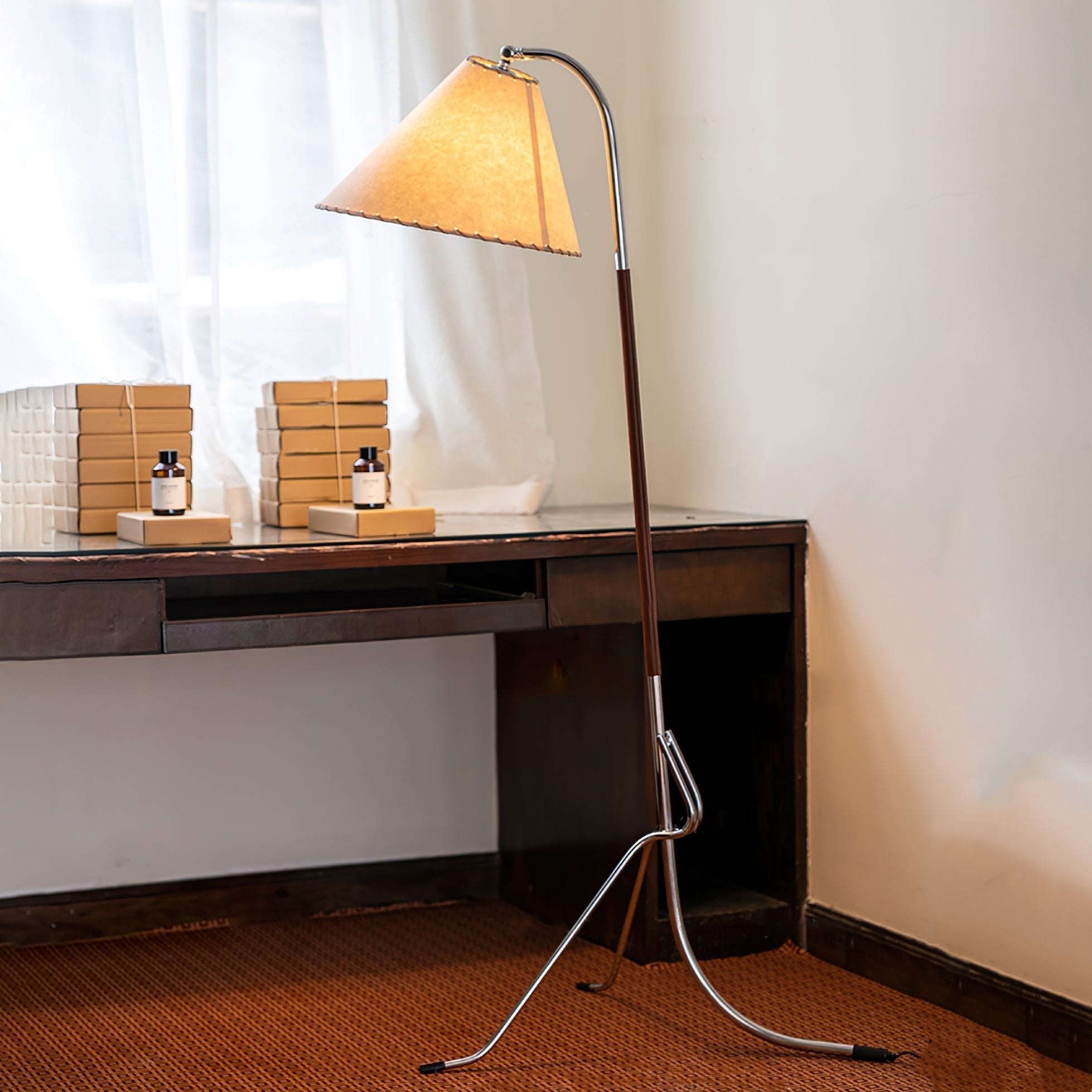 Lysandir Arc-shaped Wood Floor Lamp - Blowlighting